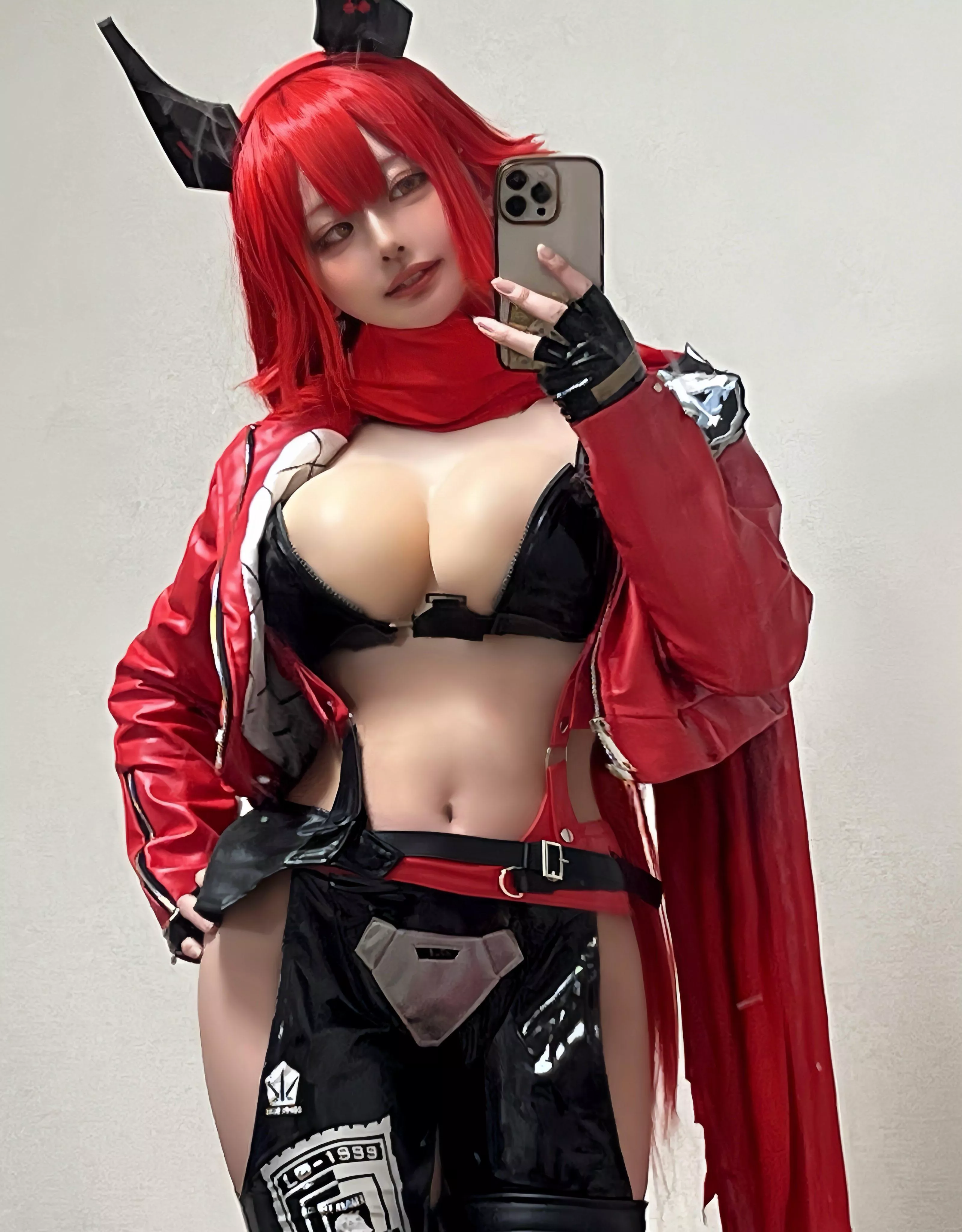 Red Hood from Nikke by tennensui_cos posted by YoMikeeHey