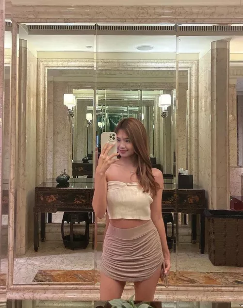 Sexy Selfie by whitetoweltw