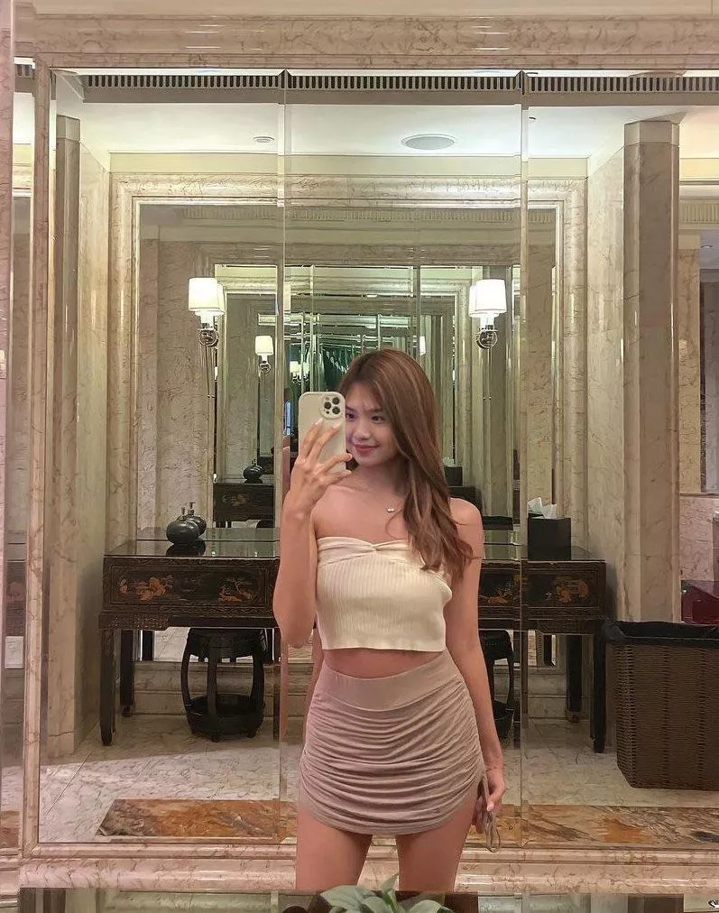 Sexy Selfie posted by whitetoweltw