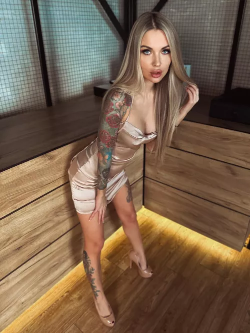 small body and high heels by Finelydeal783