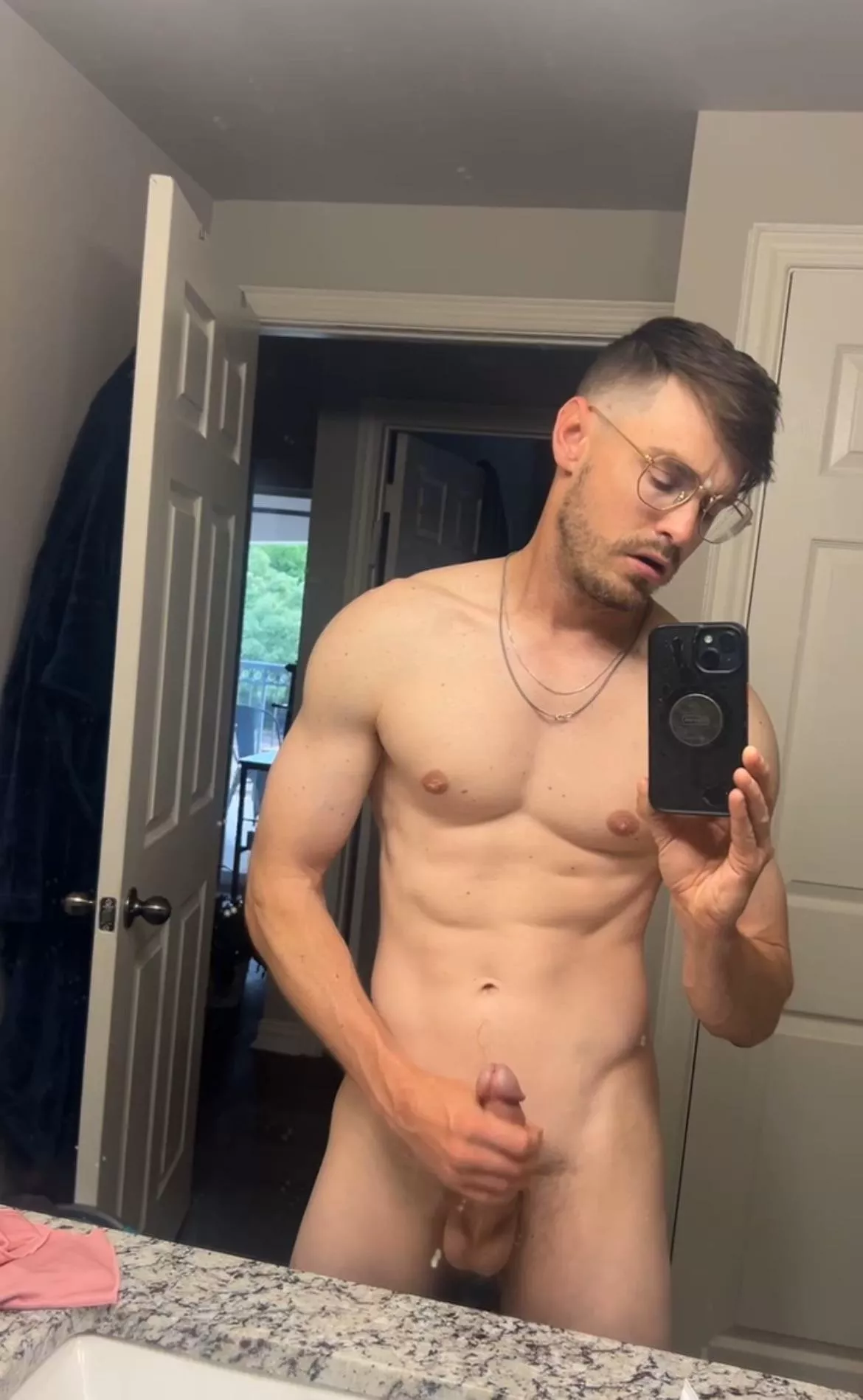 35M4F Someone willing to give me a hand? 😏 posted by giveyouthed23