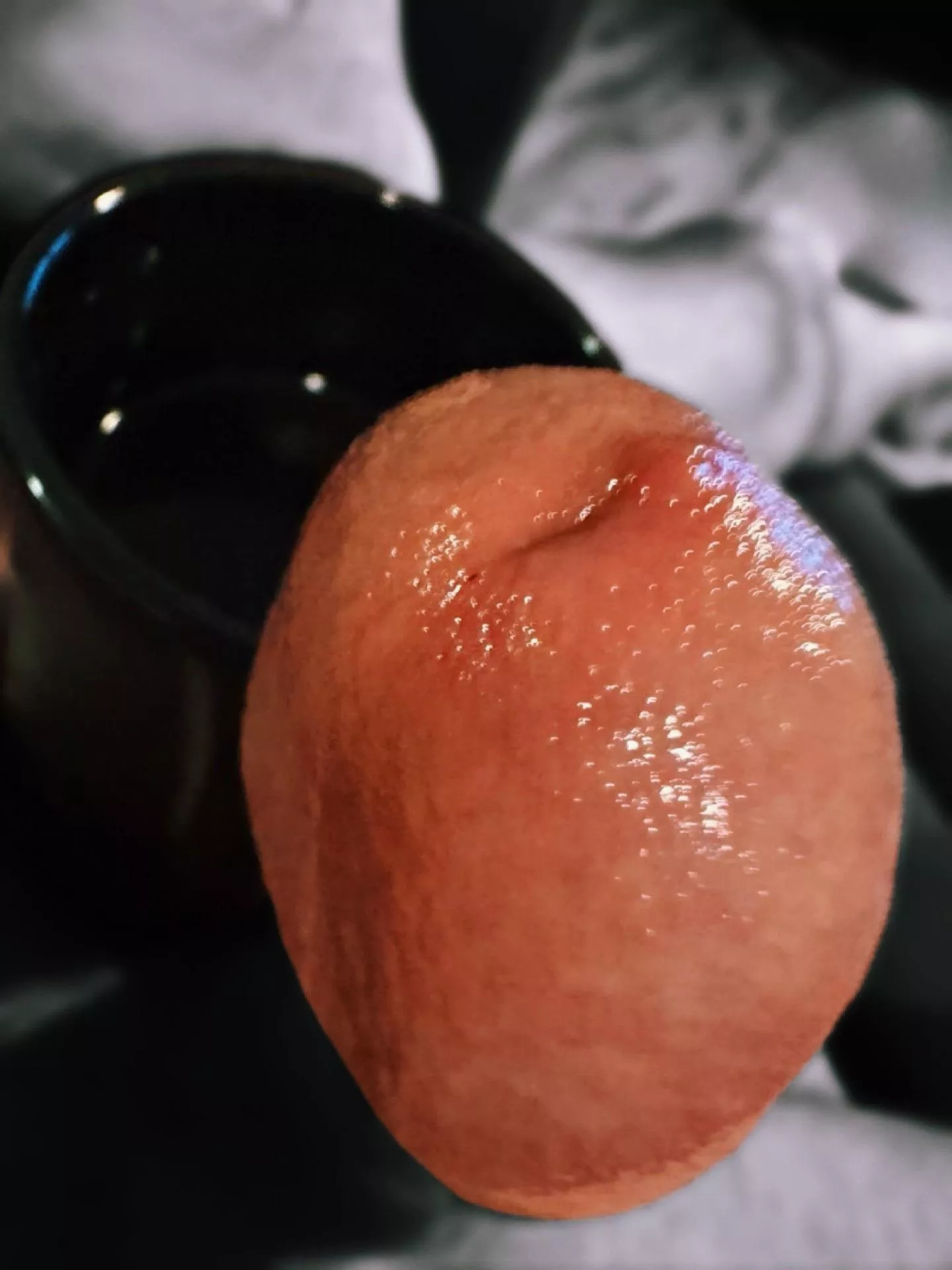 (53)Trace my head with your tongue and sit on it ? while I drink my coffee? posted by blackoutram23