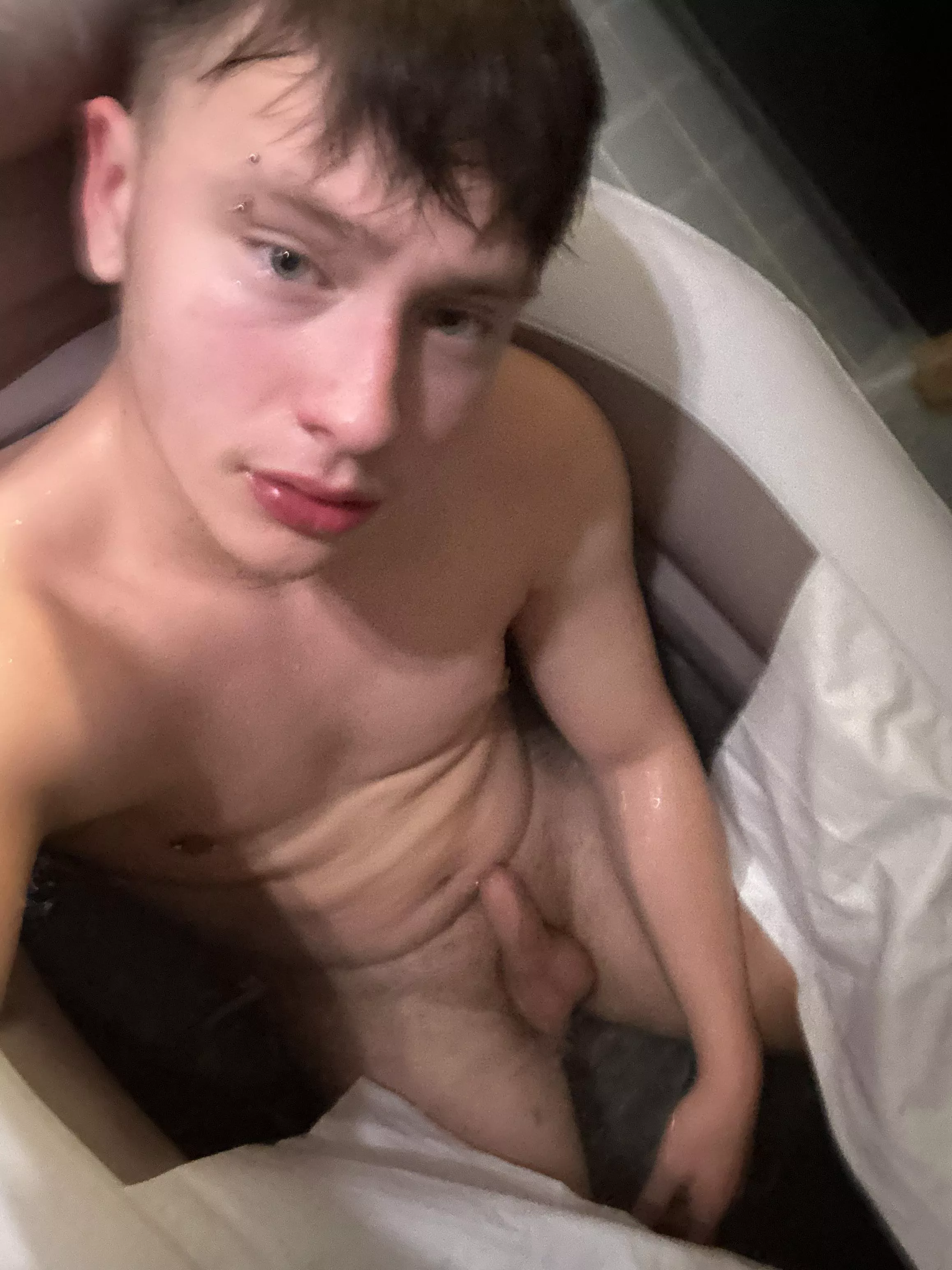 Can I pee on you after the bath?😈 posted by Favoriteteenboy