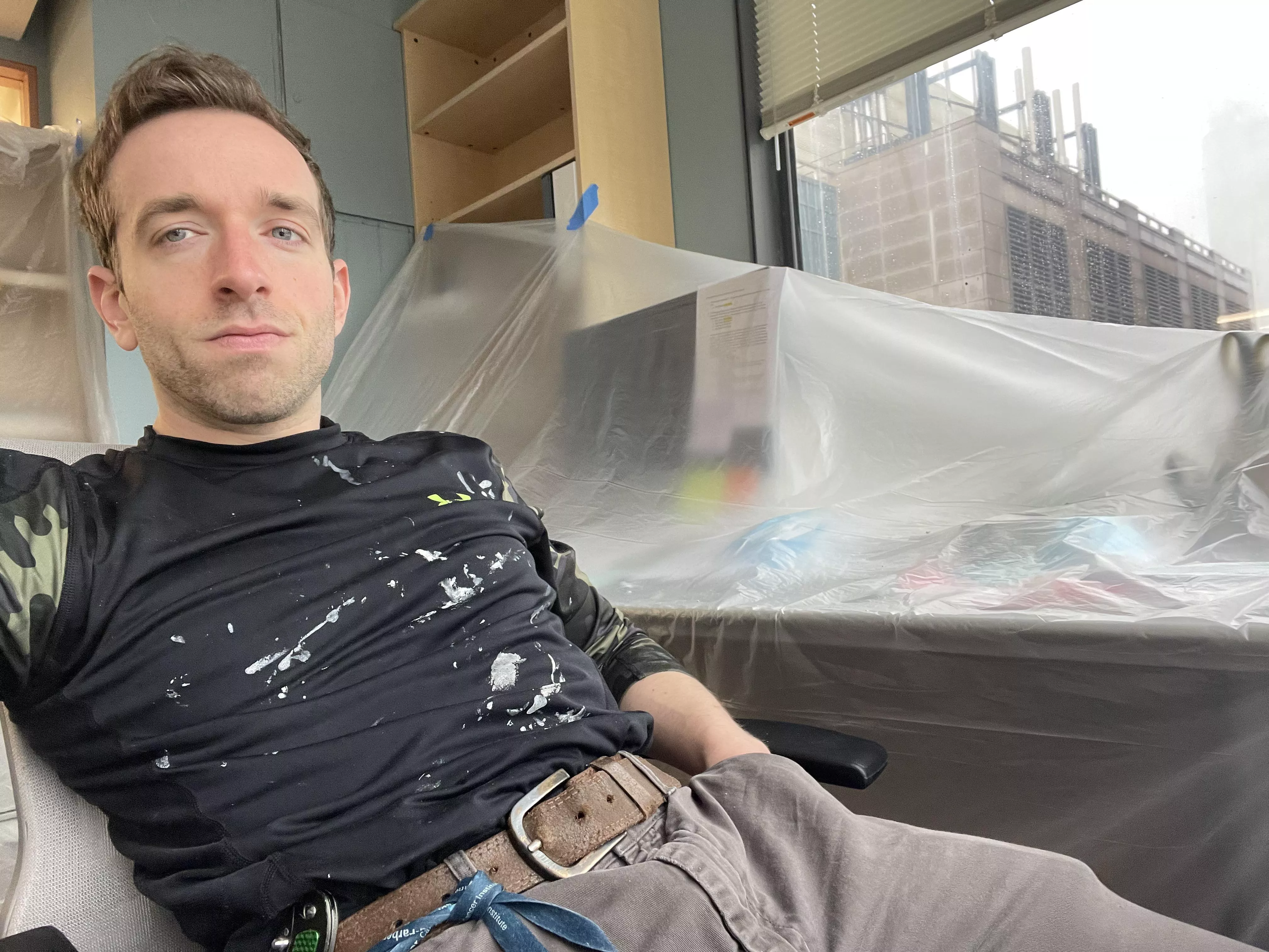 Chilling on the job posted by IbizaUBetch