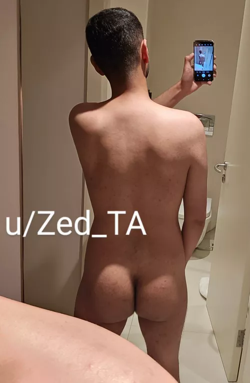 Curious, do I have a cute butt?  by Zed_TA