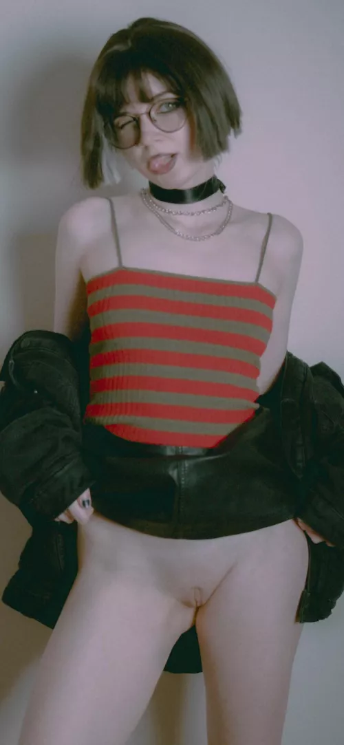 Daddy taught me not to wear panties under my skirt by MereOasis