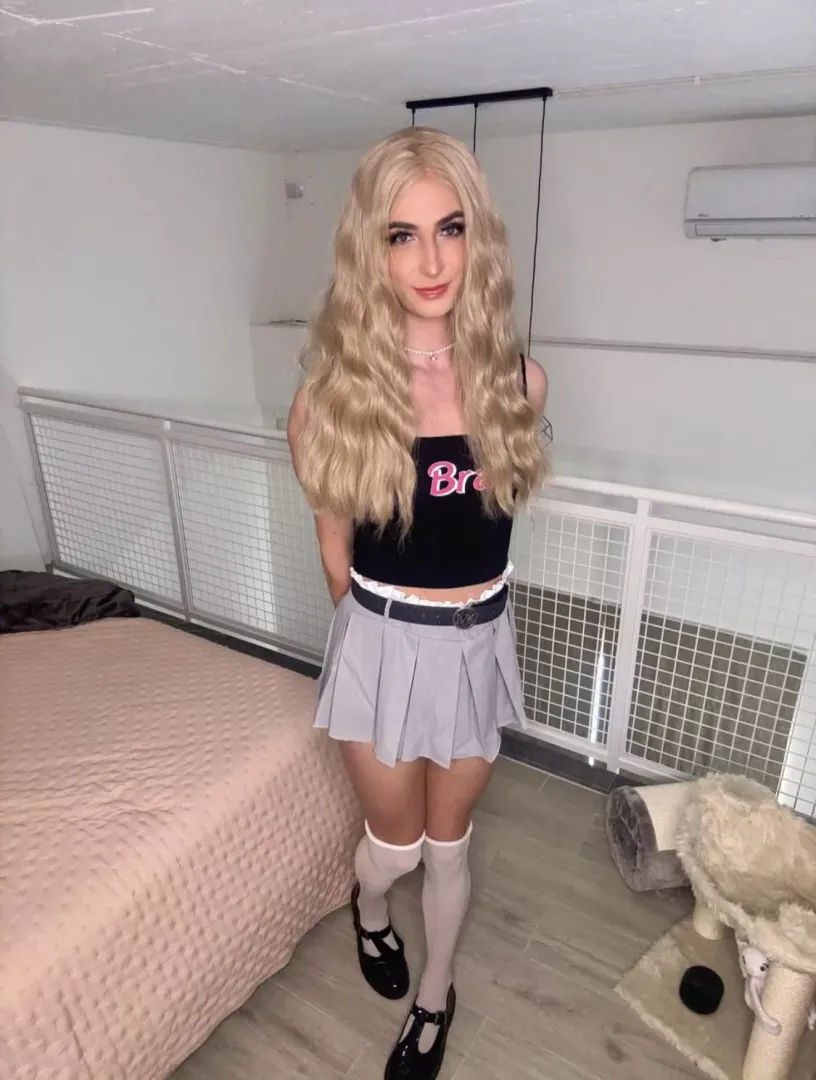 do you think im pretty? posted by bckchckfz