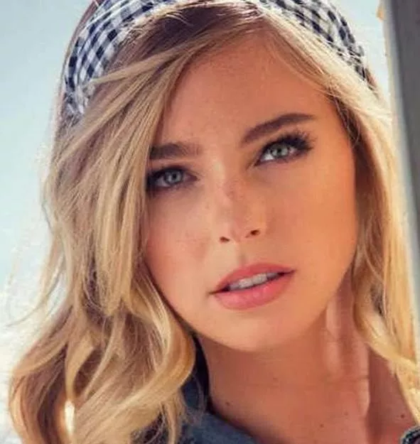 Elizabeth Turner posted by HWKD65