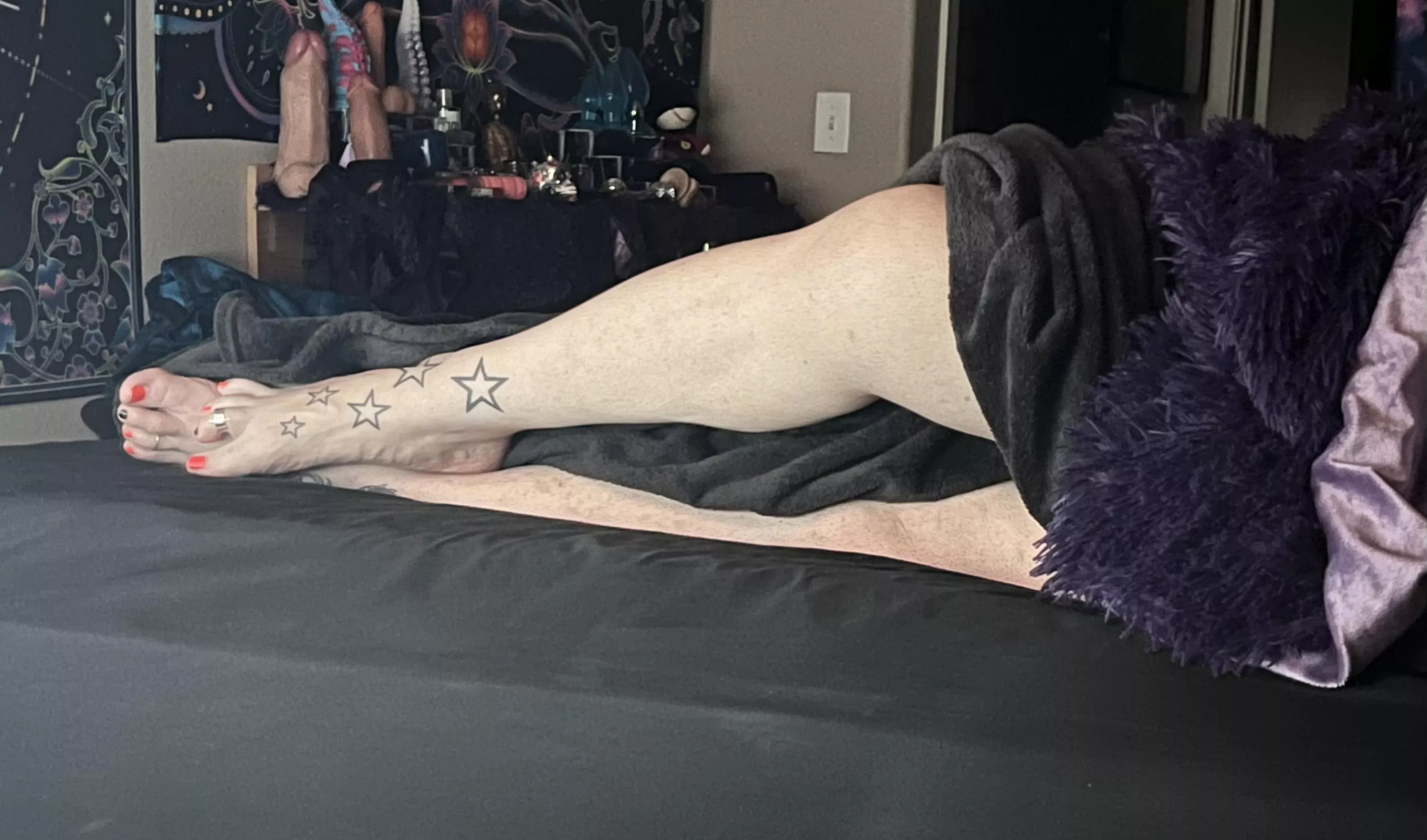 Feeling a little froggy in my bed. posted by Far-Kangaroo9528