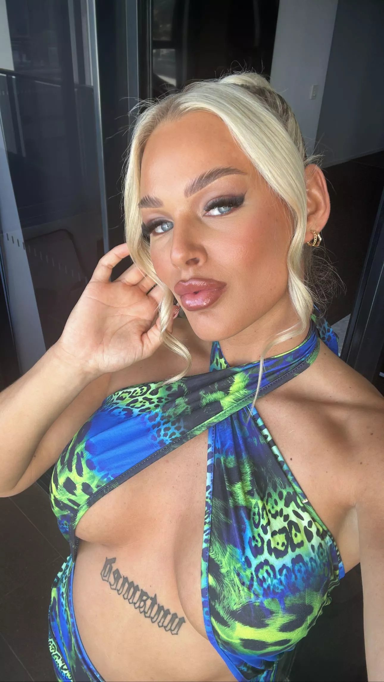 Follow(@sierra) posted by fan1905