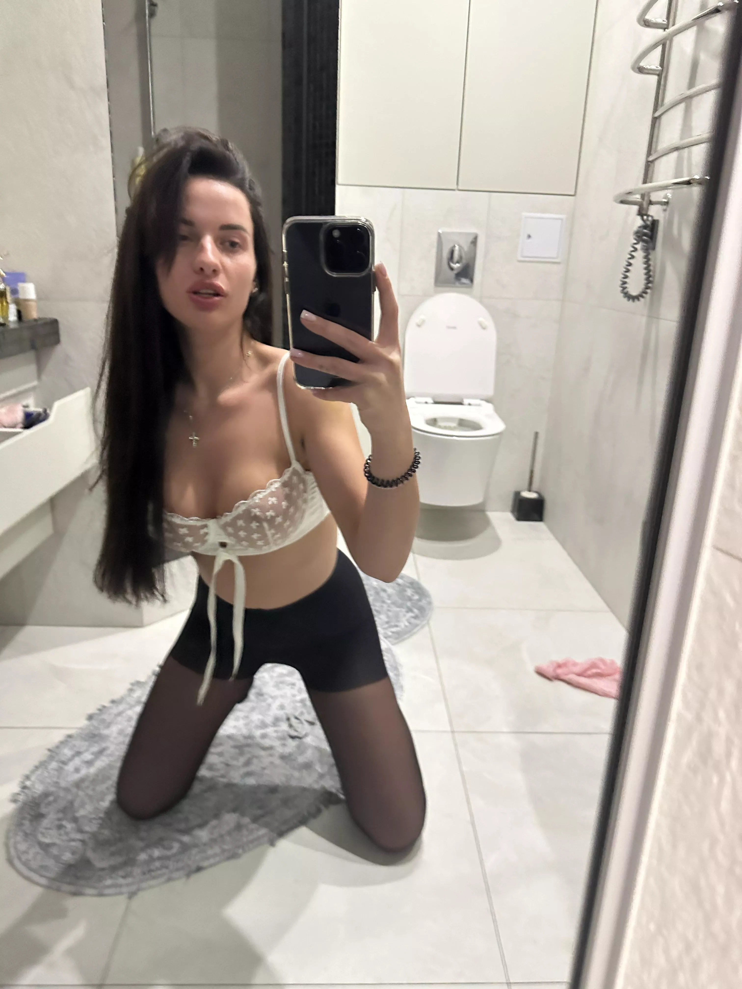 Horny on knees posted by hasastdankickma