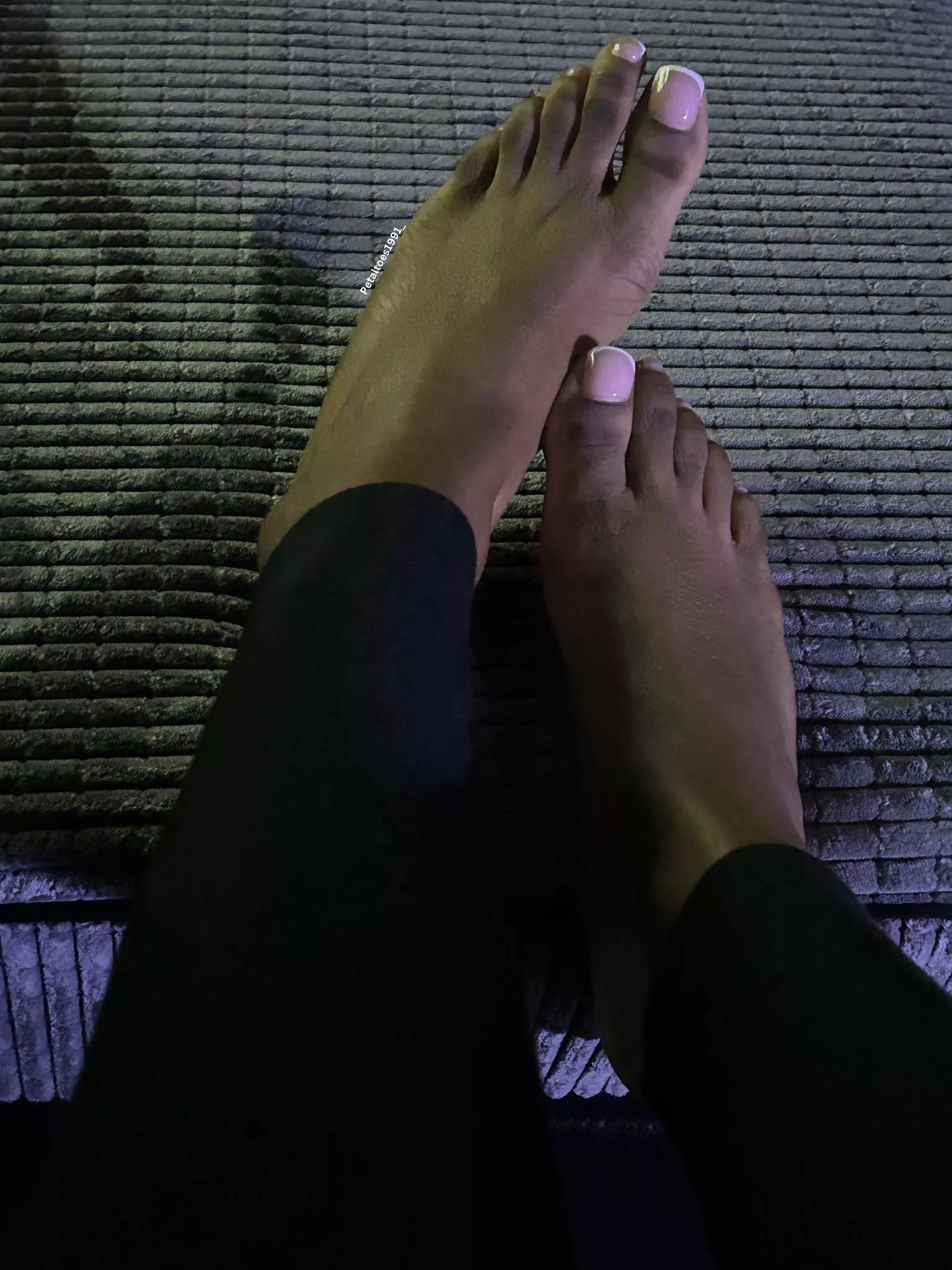 How do you like my ebony feet? posted by Petaltoes1991_