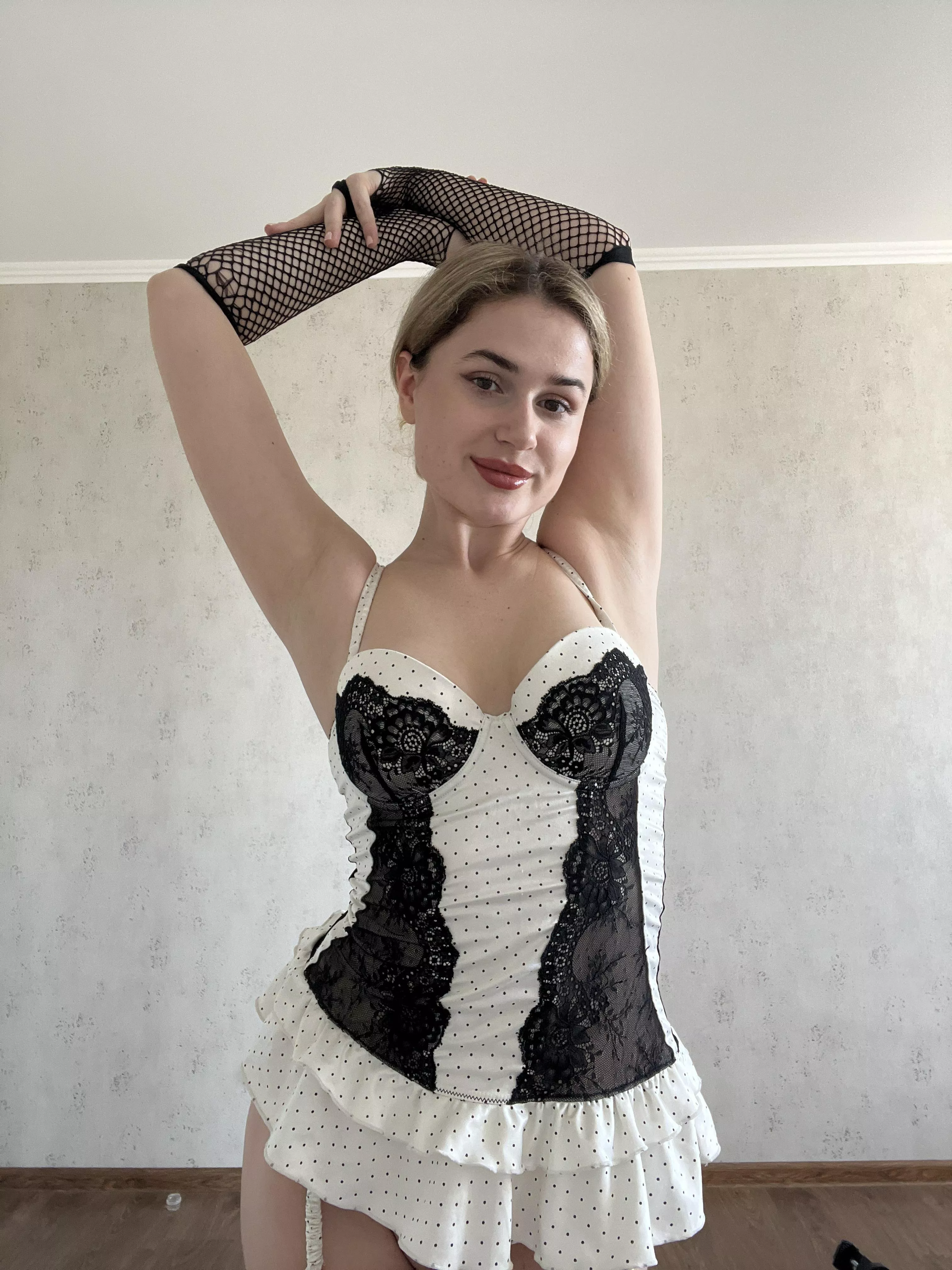 I’m curious which do guys prefer, a bit sweaty or fresh armpits? posted by BlindlyFlamboya