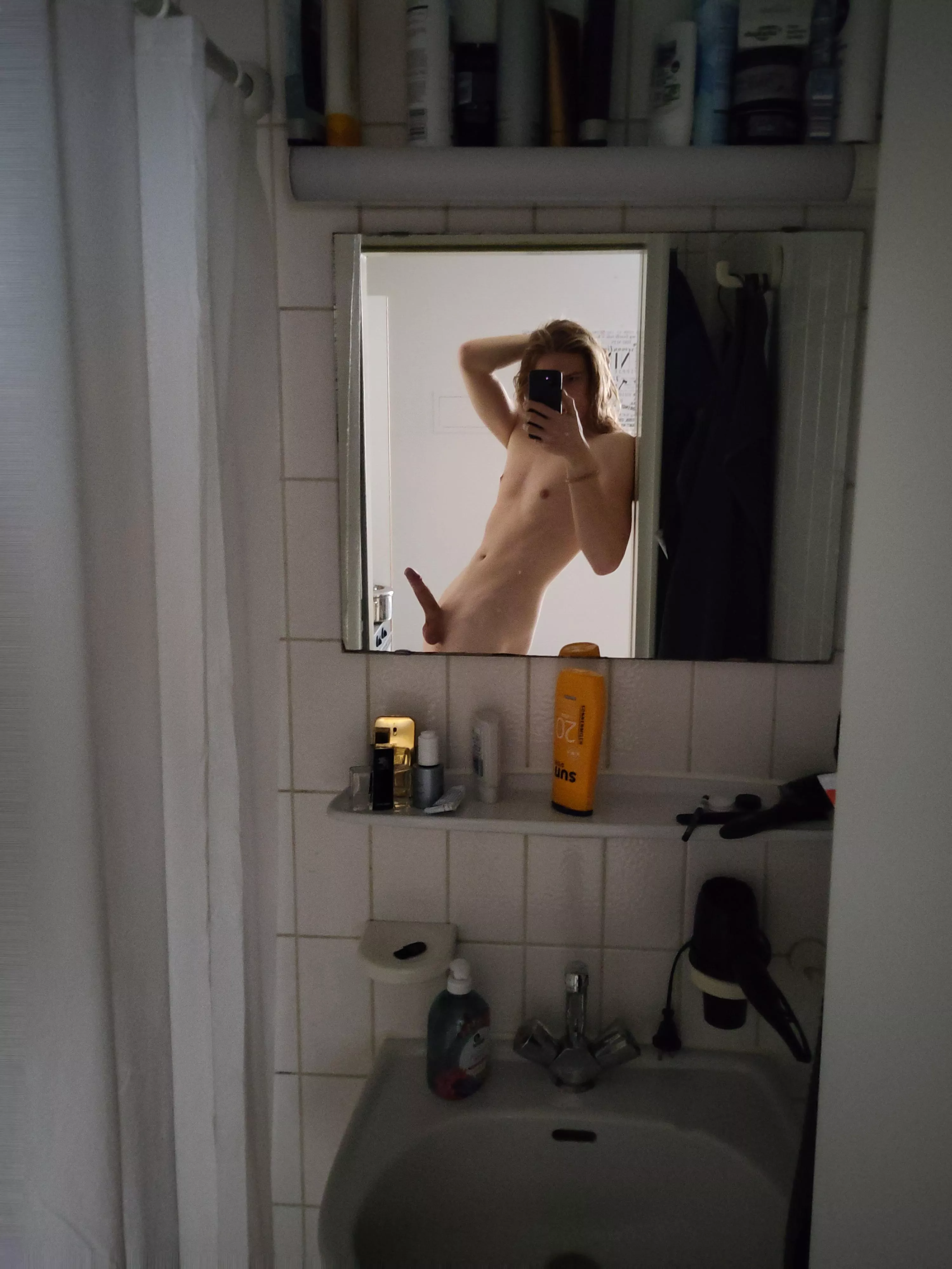 Imagen you suddenly see me in the mirror behind you. What would you do? posted by NaKin969