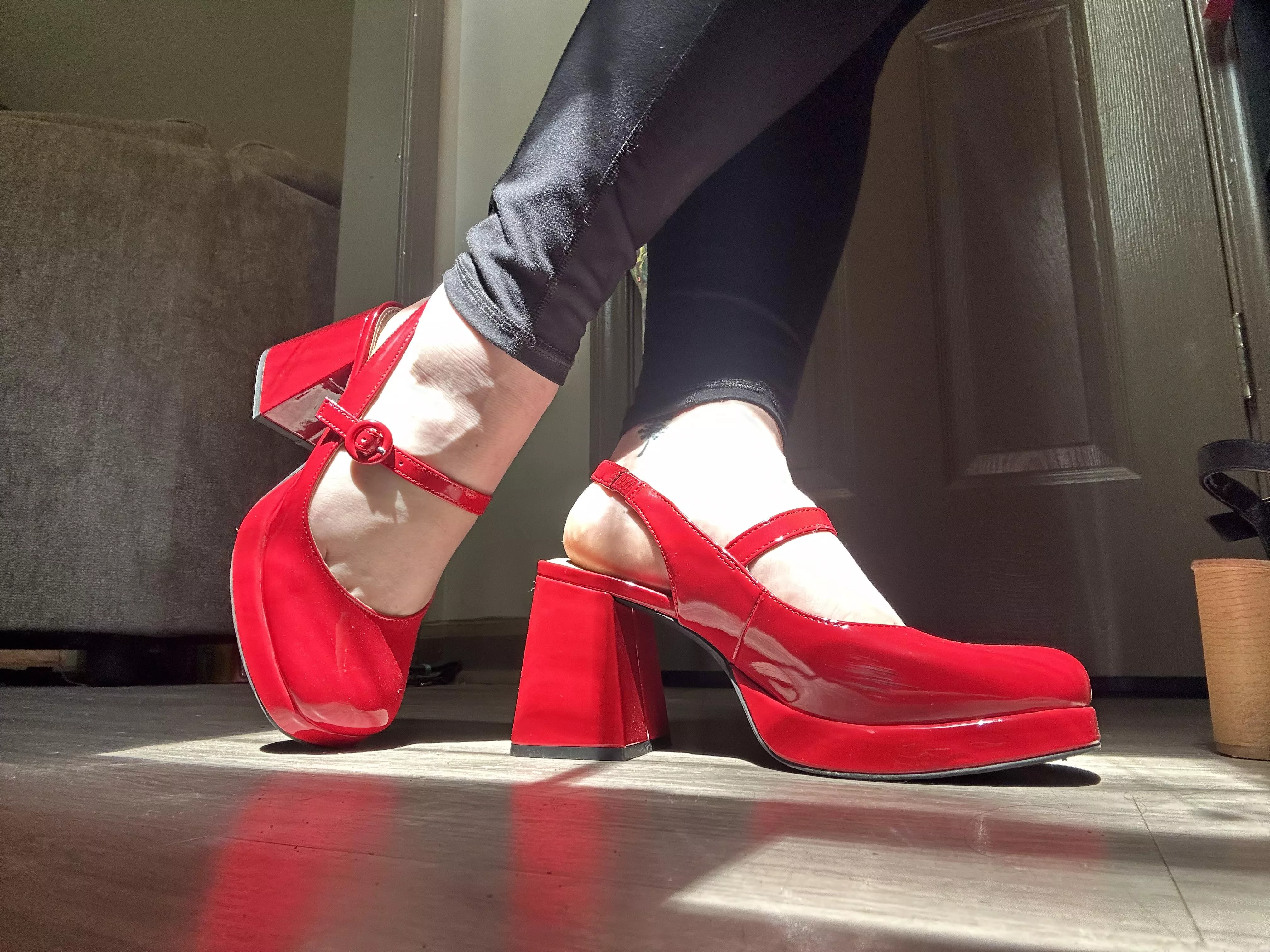 It’s been a while since I got a new pair to show off! ❤️ posted by ariellegoddesss