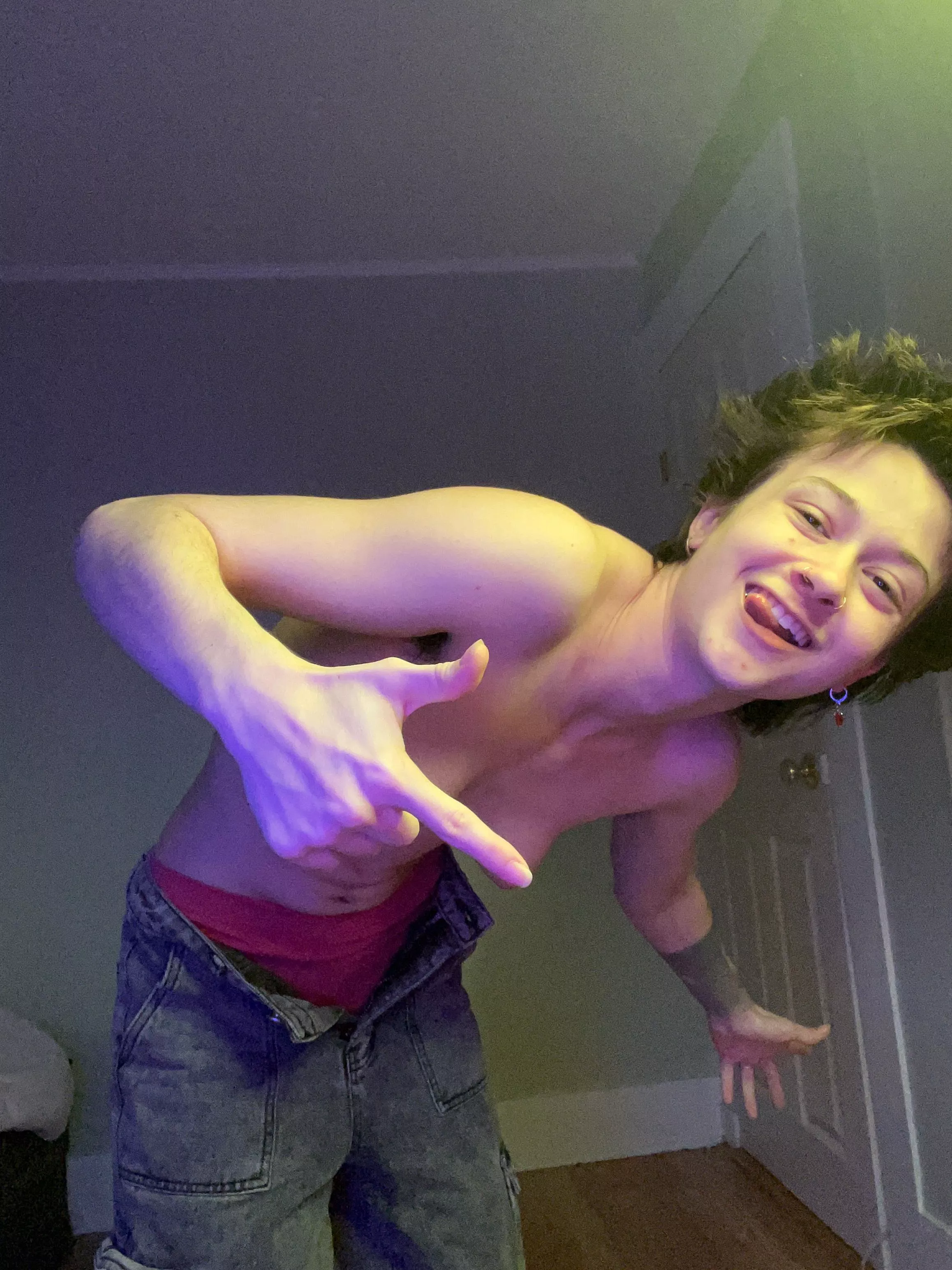 Like bois who take goofy pics?😏🖤 posted by _holyheck