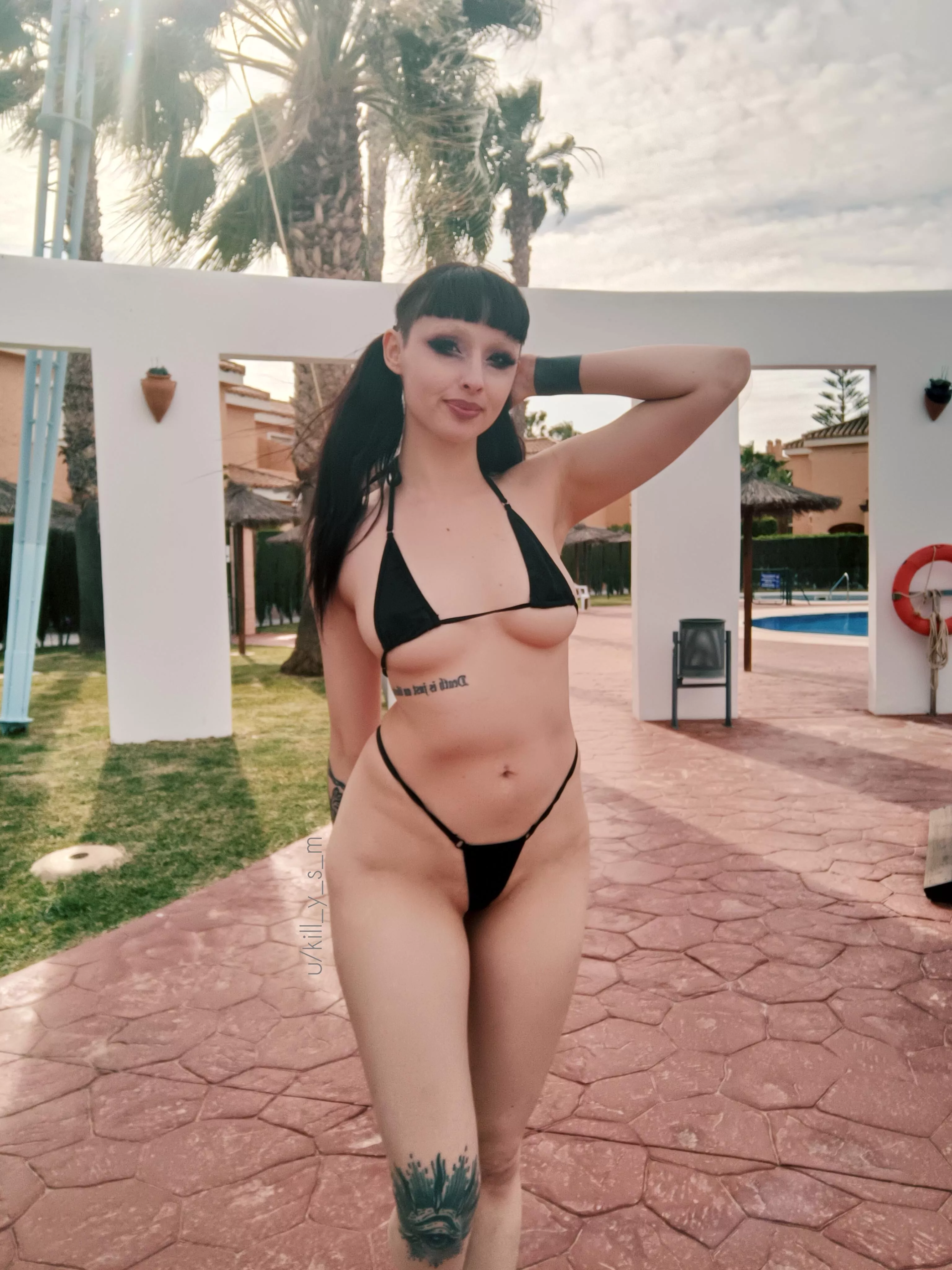 Outdoor cutie  posted by kill_y_s_m