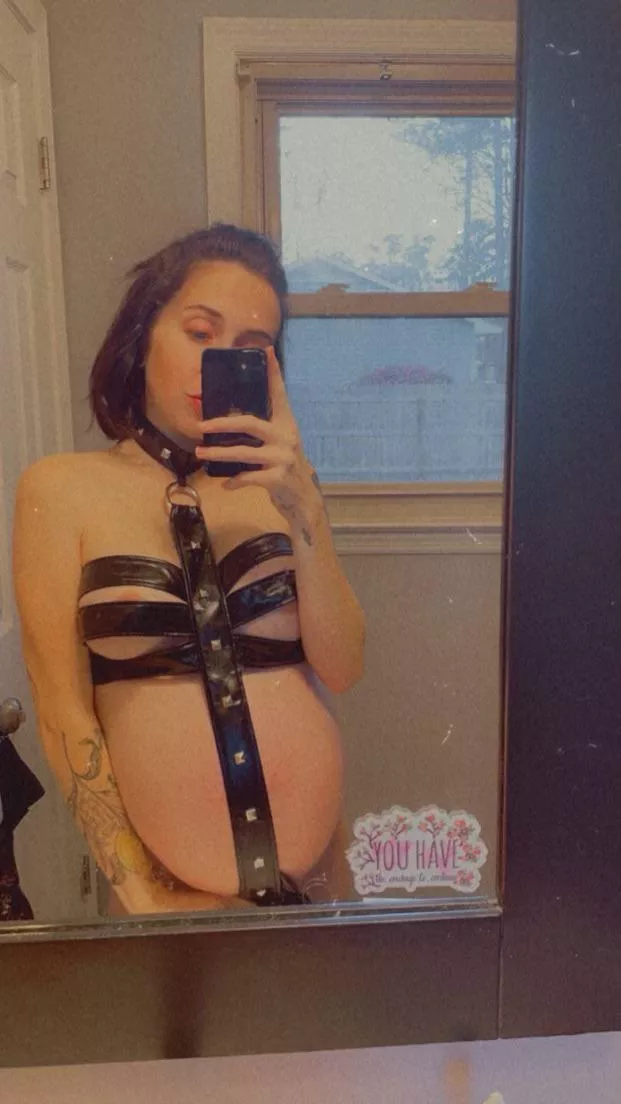 Pregnant and horny posted by percaholiccc