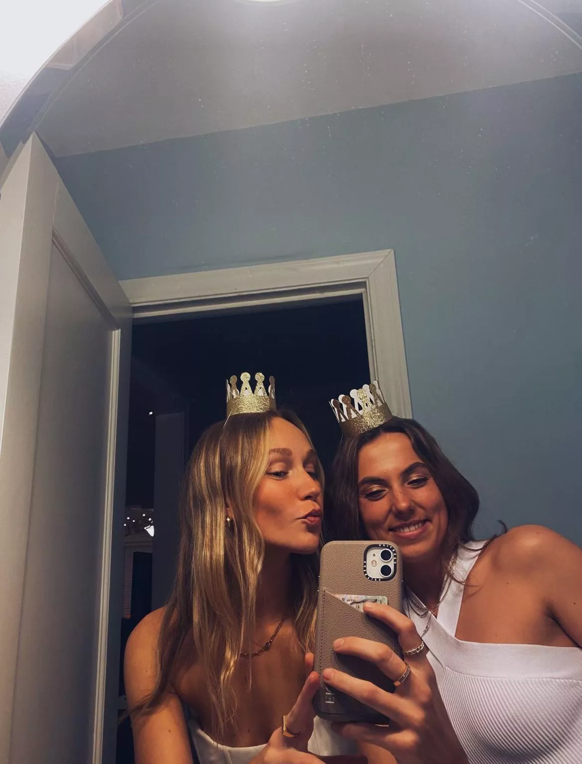 Right 👑 posted by Flat-Dependent2153