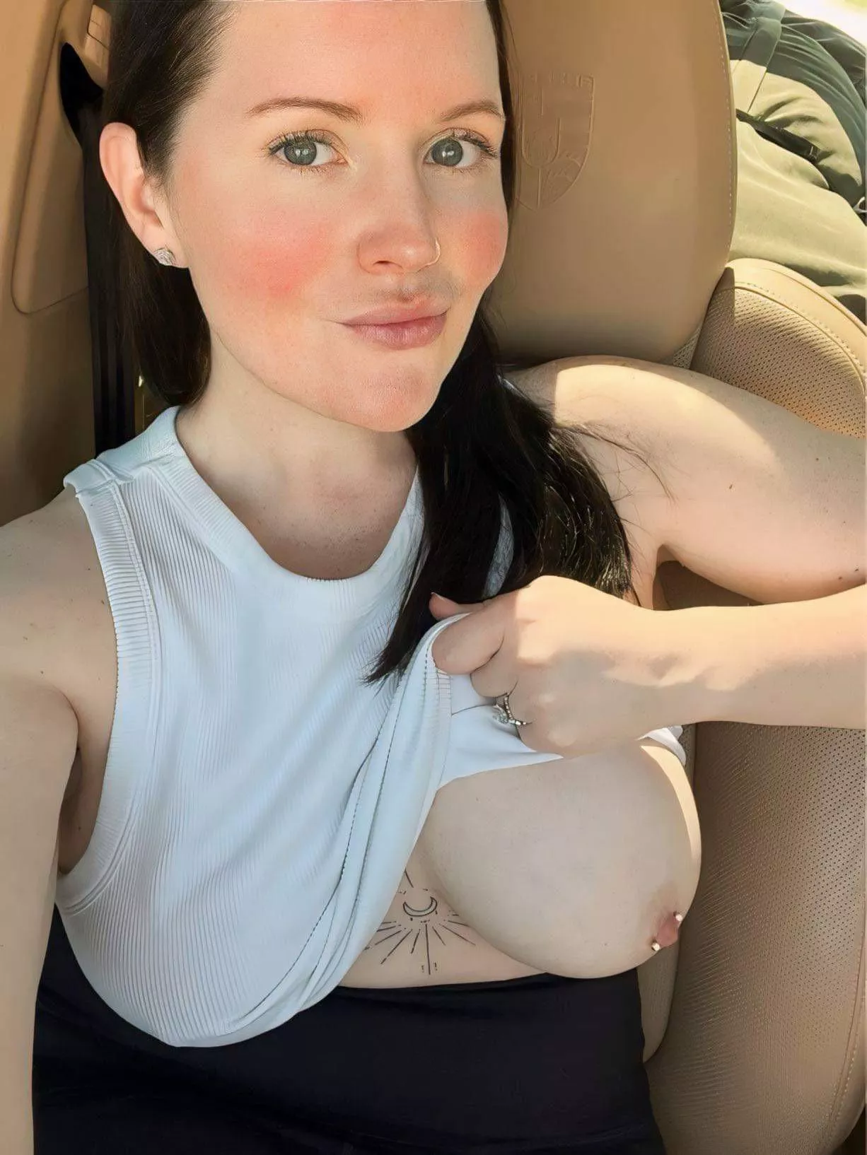 Road trips should be fun right. 39F  posted by katesdirtyxoxo