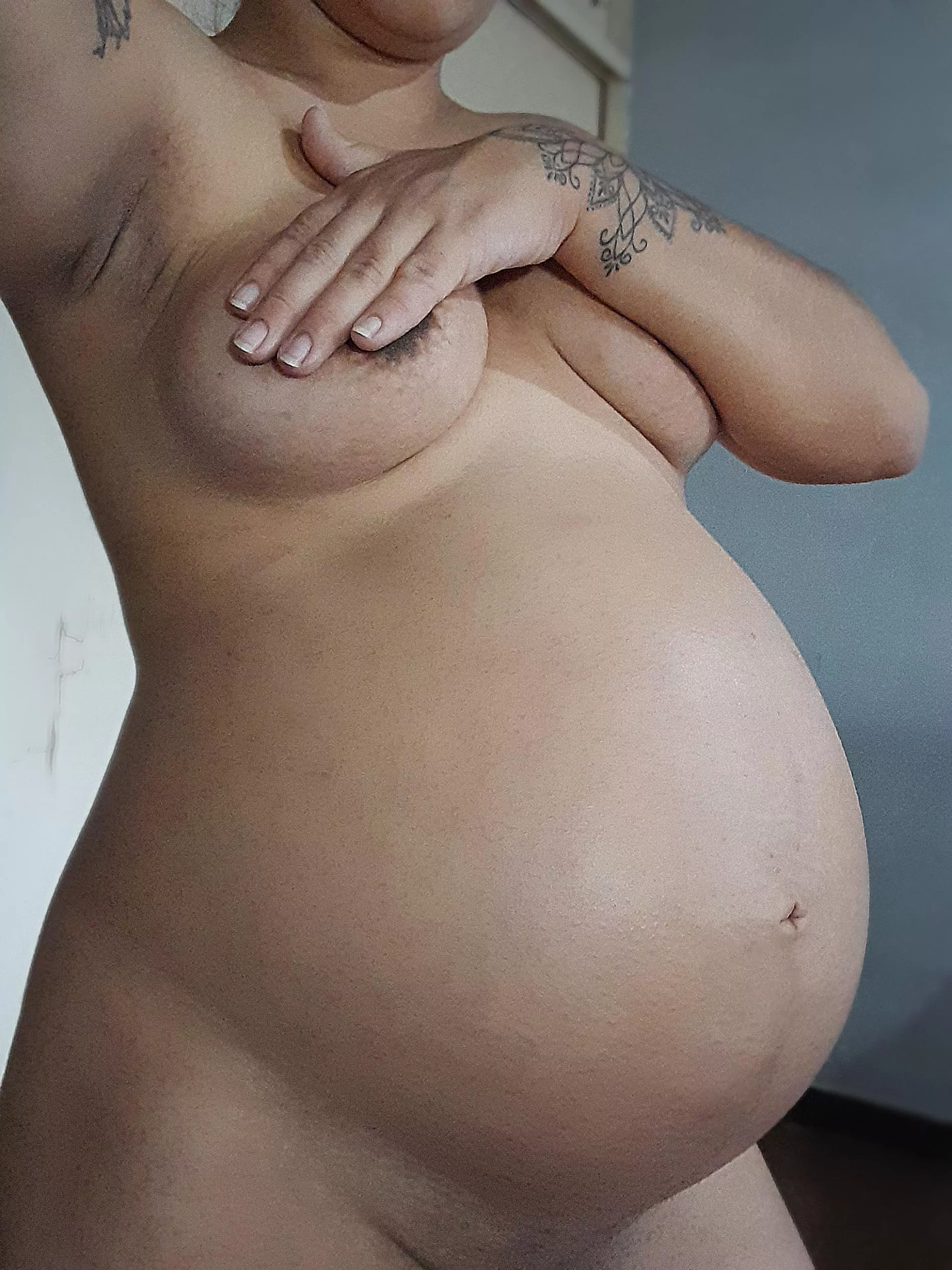Say yes mommy if you want to fuck me with this seven month belly posted by LatorreMelina