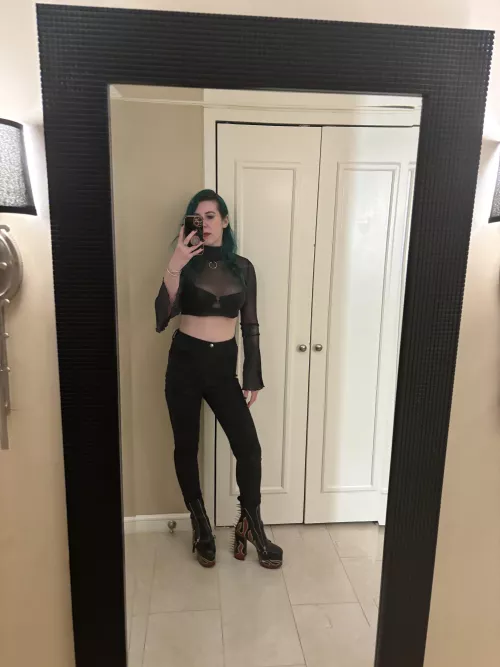 Sexy in the mirror by sirenskiss3