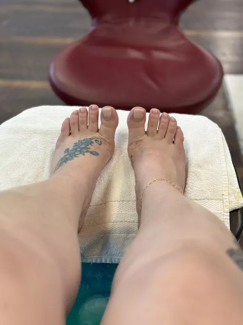 Who’s sucking on these naked toes?? by xLunaLeahx