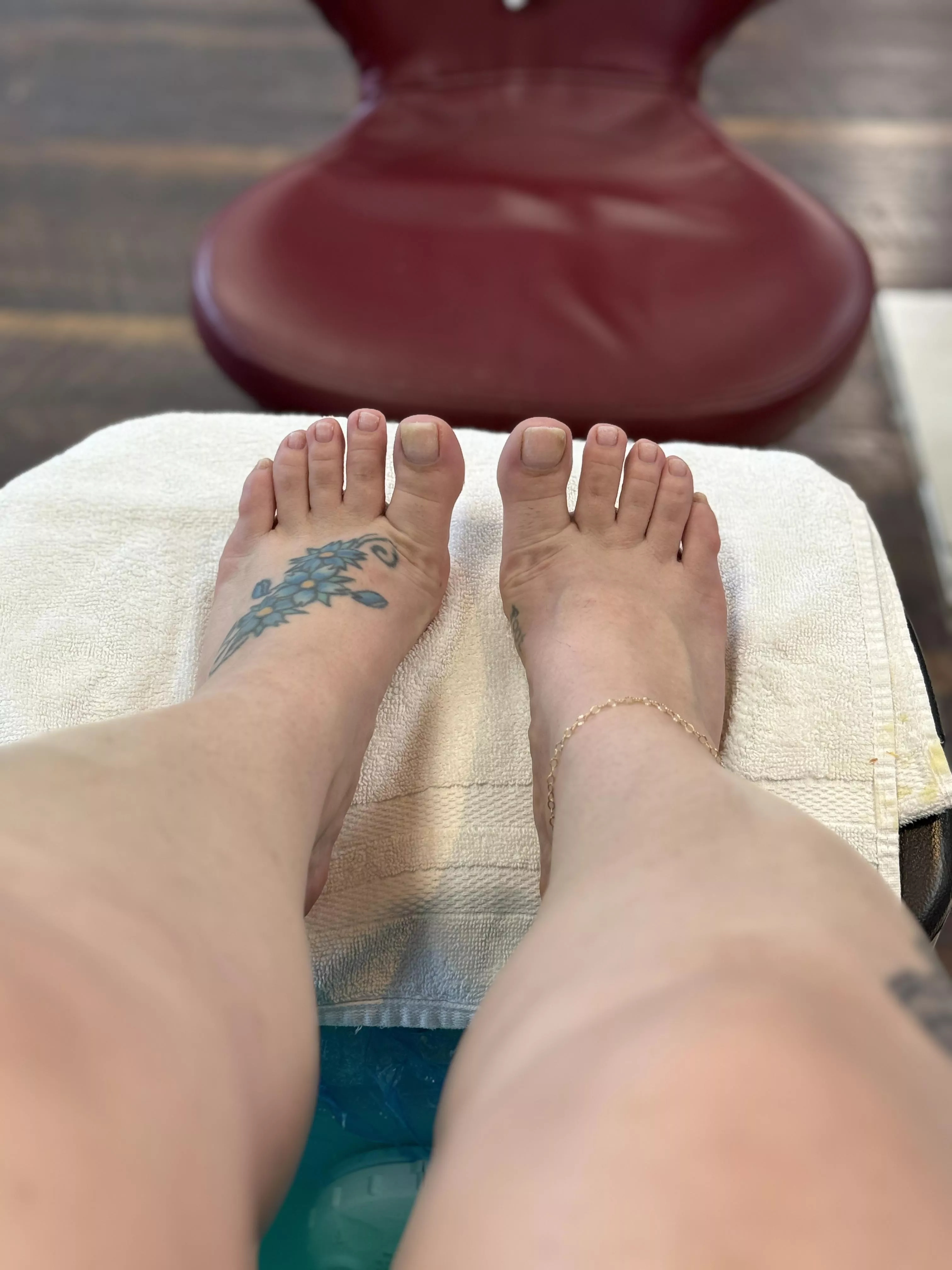 Who’s sucking on these naked toes?? posted by xLunaLeahx
