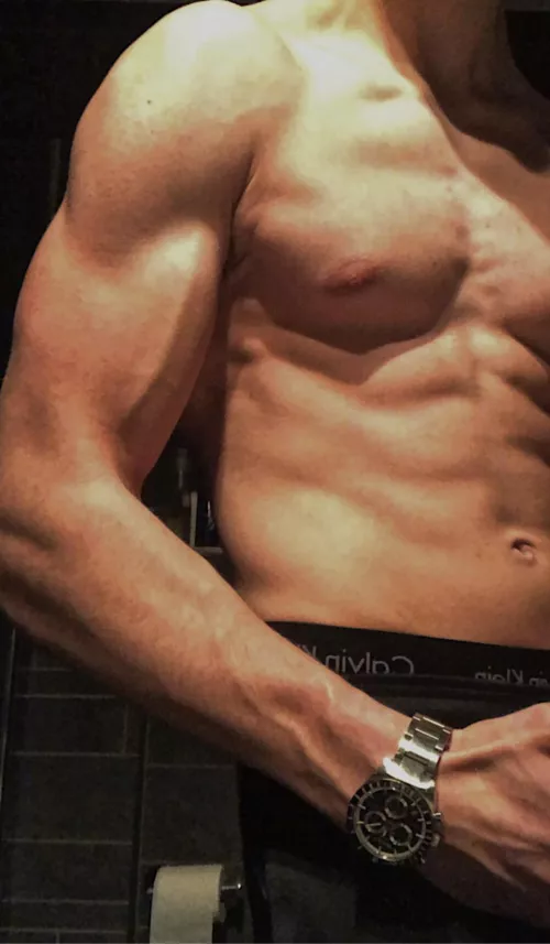 18 looking for a hot young twink dm me with a pic by Typical_Warning842