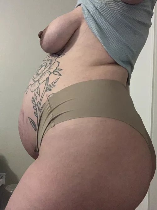 40 + weeks! one last show off before I birth!  by kushkrush420