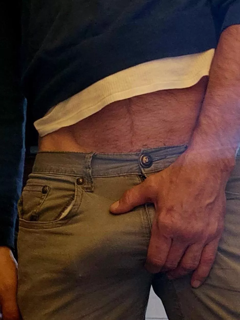 Bro why you staring at my pants [50] posted by hunkguyz