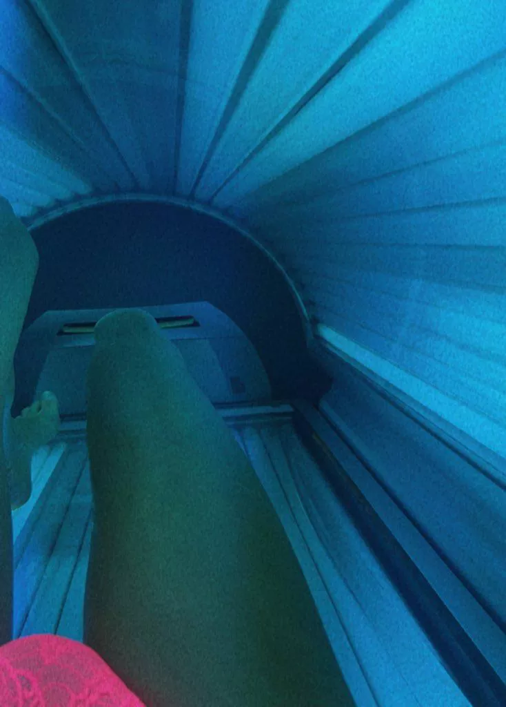 Cum worship these feet and this pretty bulge  posted by Alarmed_Plum_156