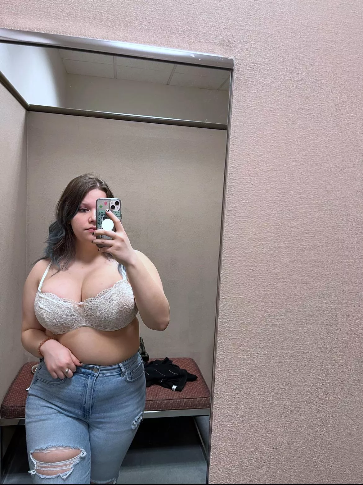 Don’t i look cute in this pic from a couple years ago?? 🥰🫶🏻 posted by Scared-Possible6325