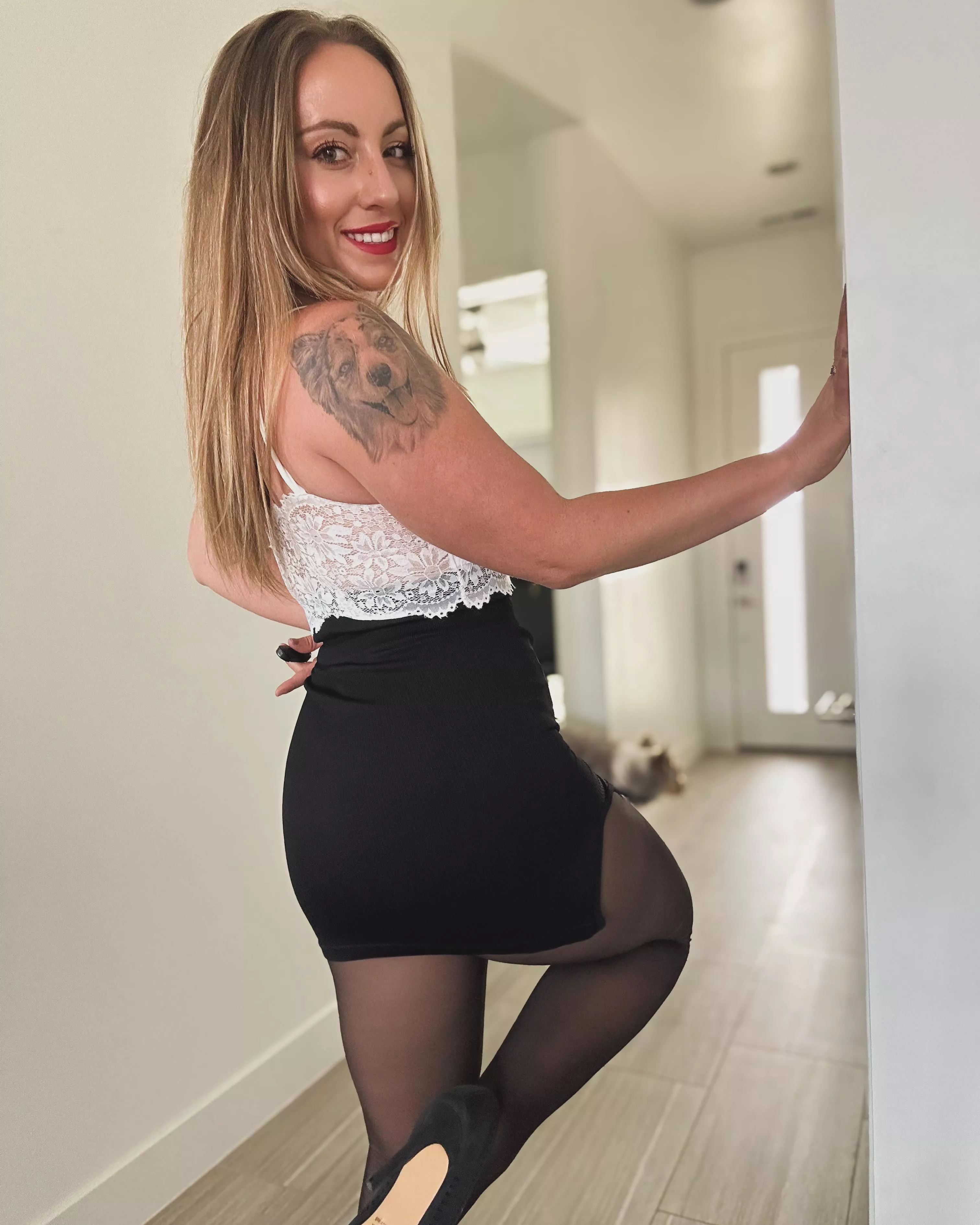 First post here - Happy Saturday 🖤 [f]  posted by The__virtuosa