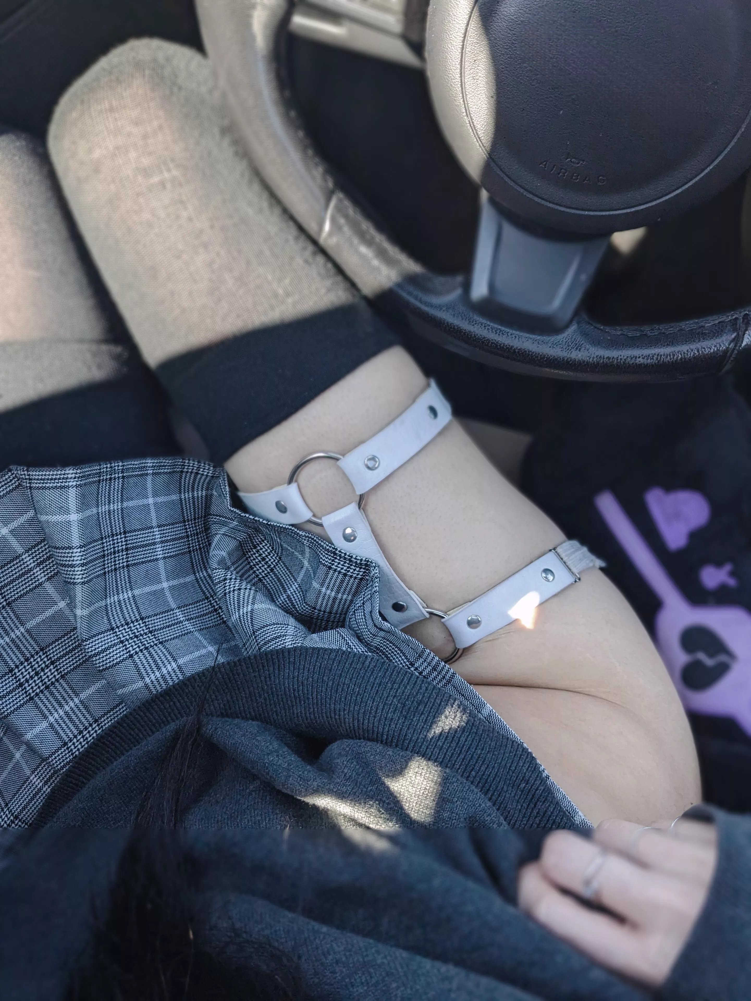 flashing some sexy hip cleavage~ 🖤 posted by Long_Stable14