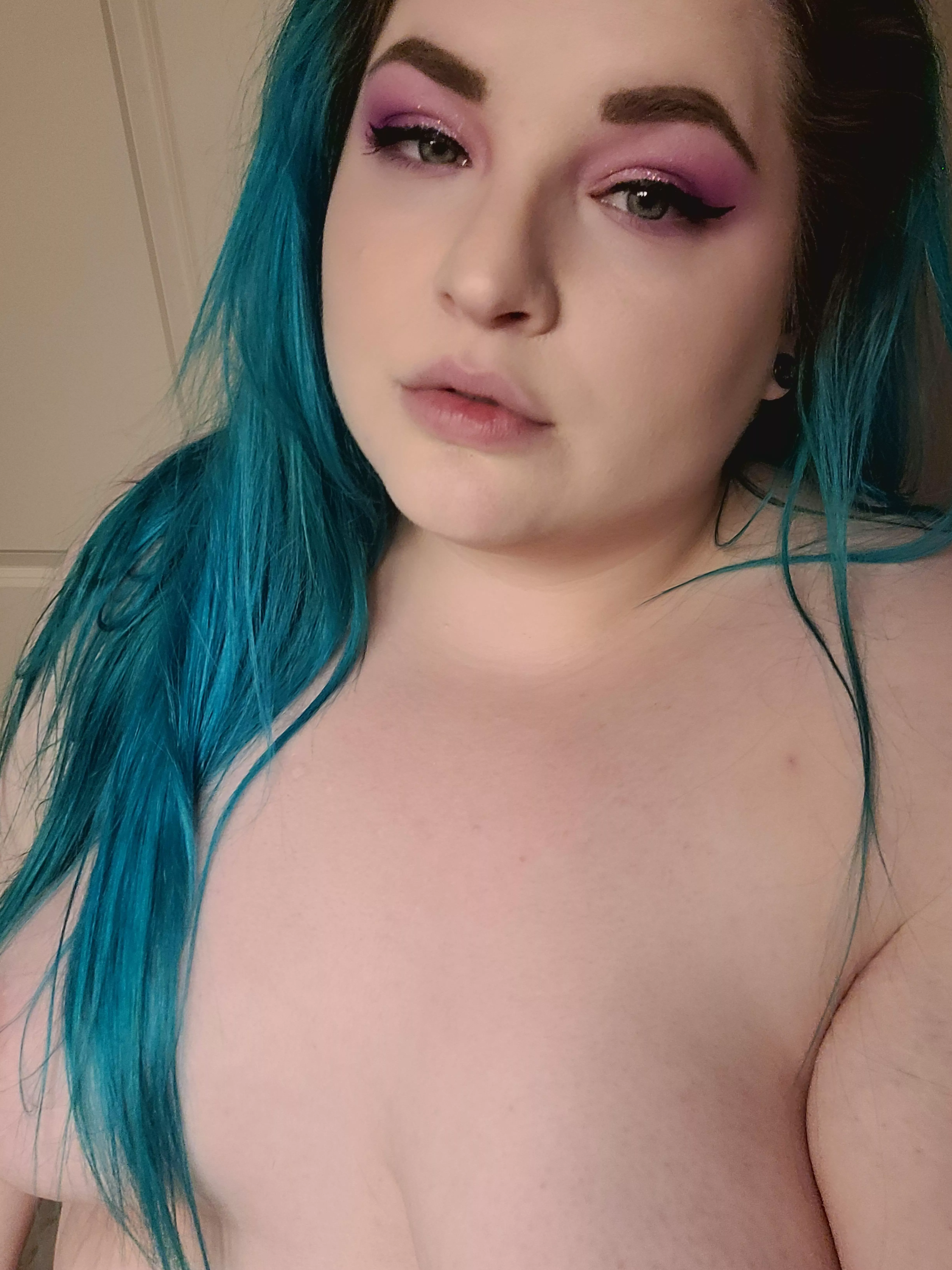 Get on your knees and bow down posted by shyysuccubus