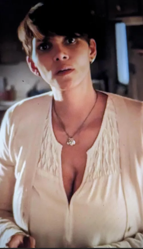 Halle Berry  by Sonicboom2024