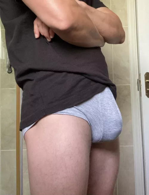 Hello ladies!  by Athletic_Banker69