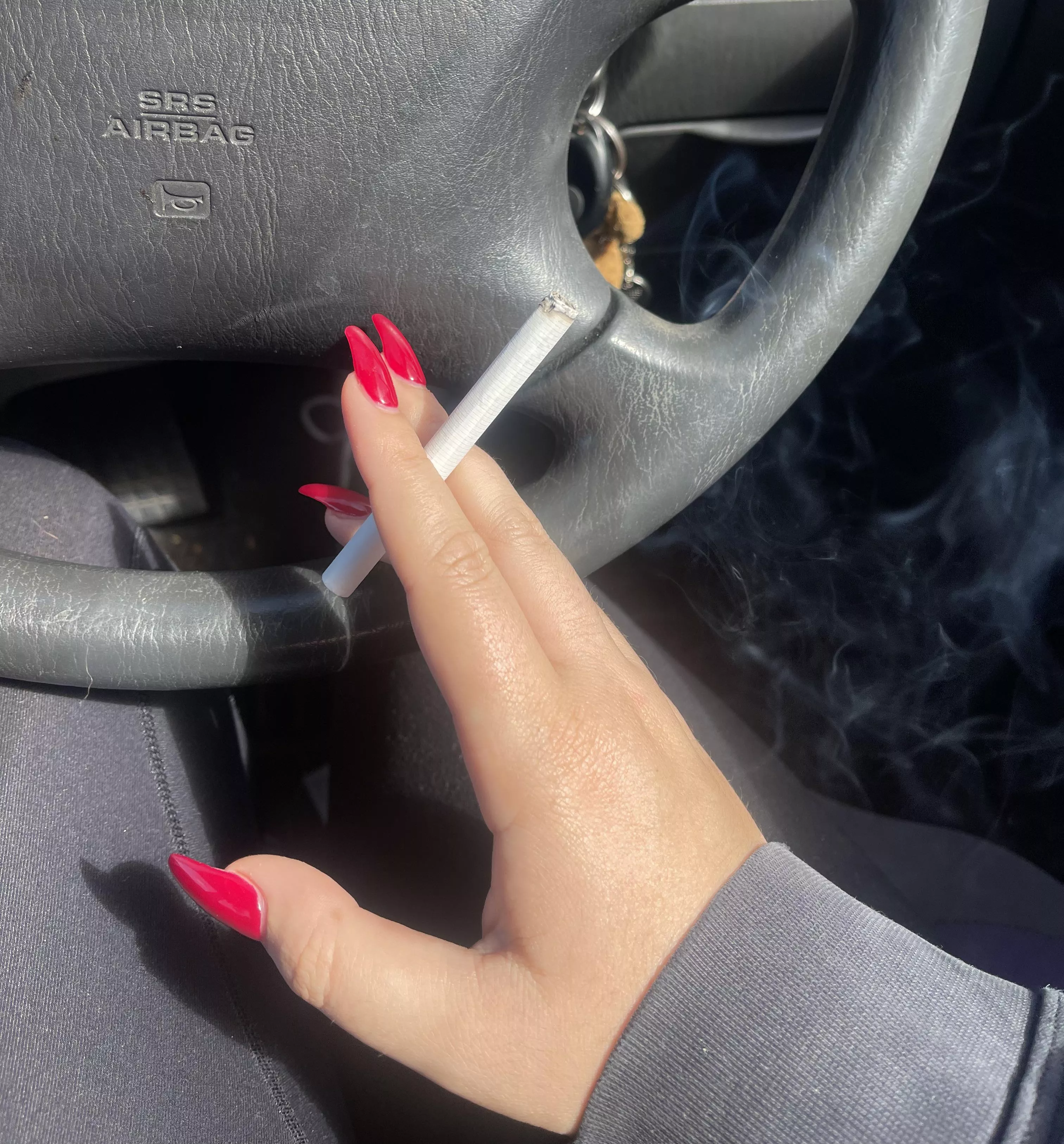 How hot does an all white cigarette look in my pretty hands posted by cherrystarrr