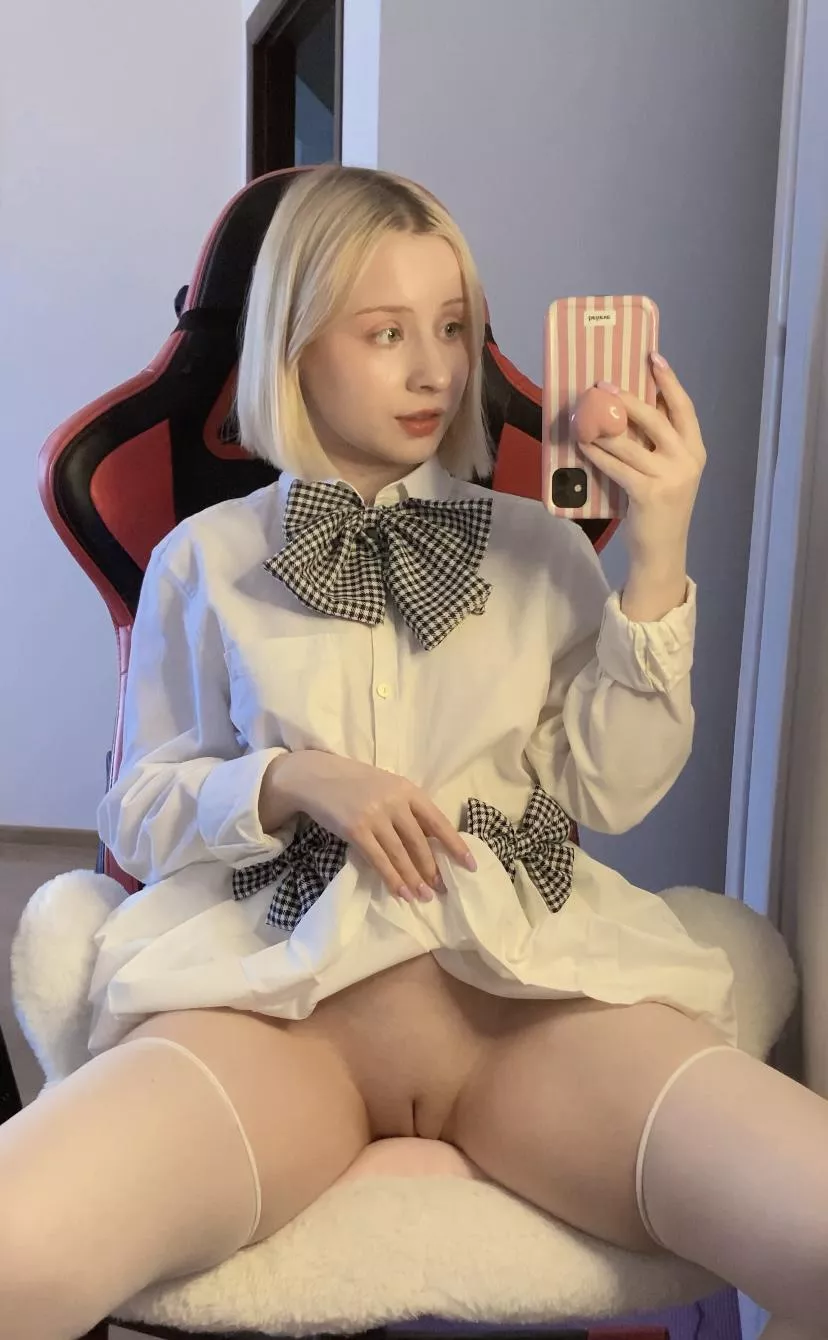 I am so horny posted by lolabey_