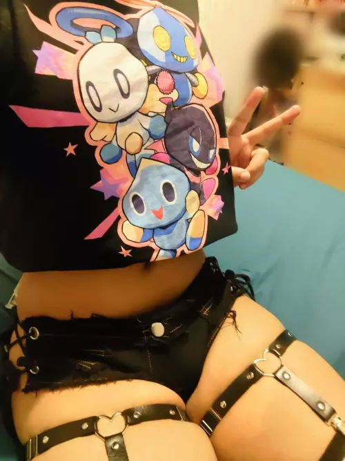 I love this cute shirt 😩 by Juicy_enby