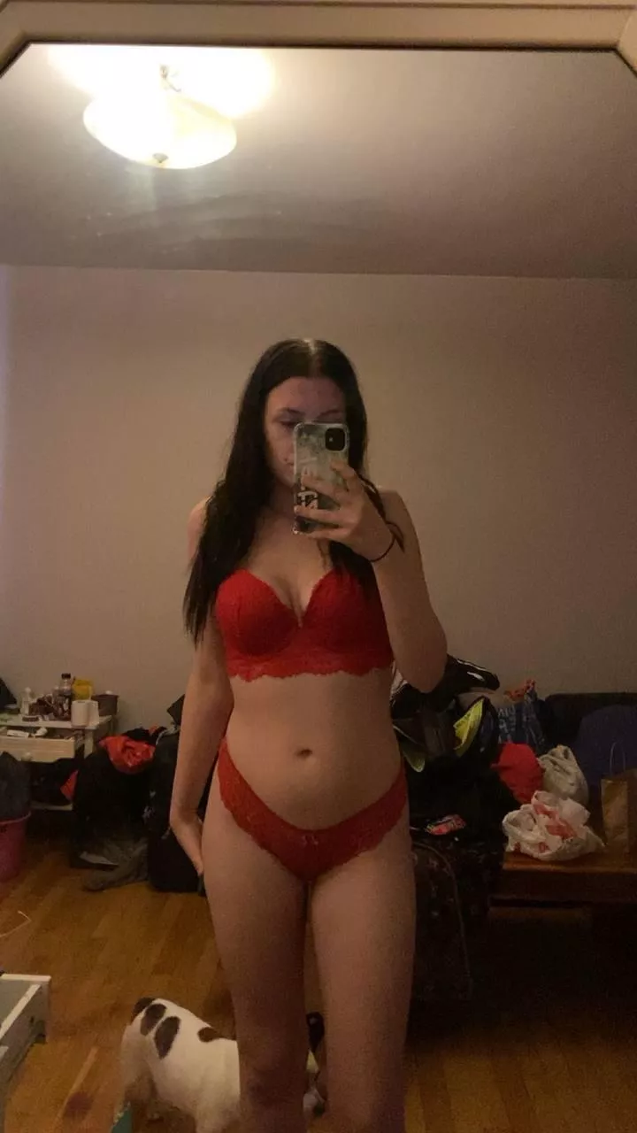 i think red is my color. wdyt 😳 posted by XeesoParm