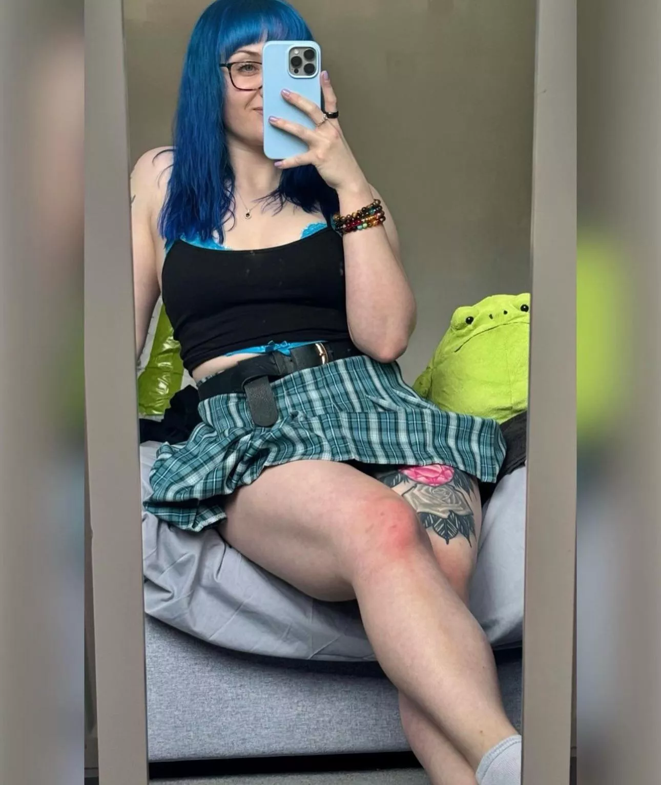 i think timmy approves of my leg definition 🐸😌 posted by AndieHart98