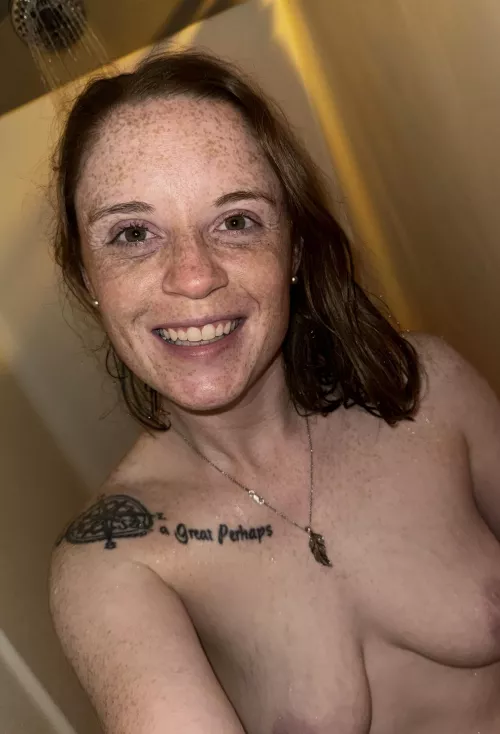 [IRTR] hop in the shower  by BellaRedSouth