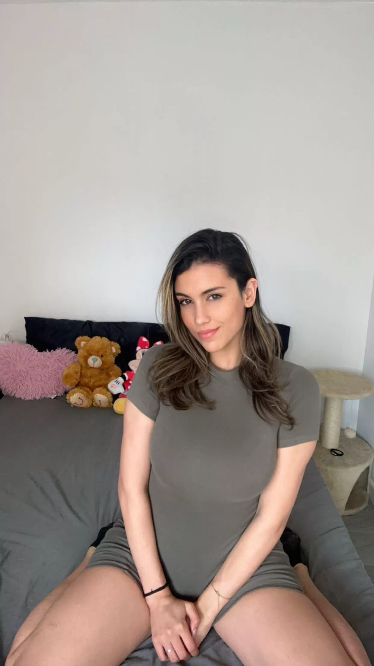 Is curvy more beautiful and sexy? I'm not sure posted by Spooky-Yellowjacket