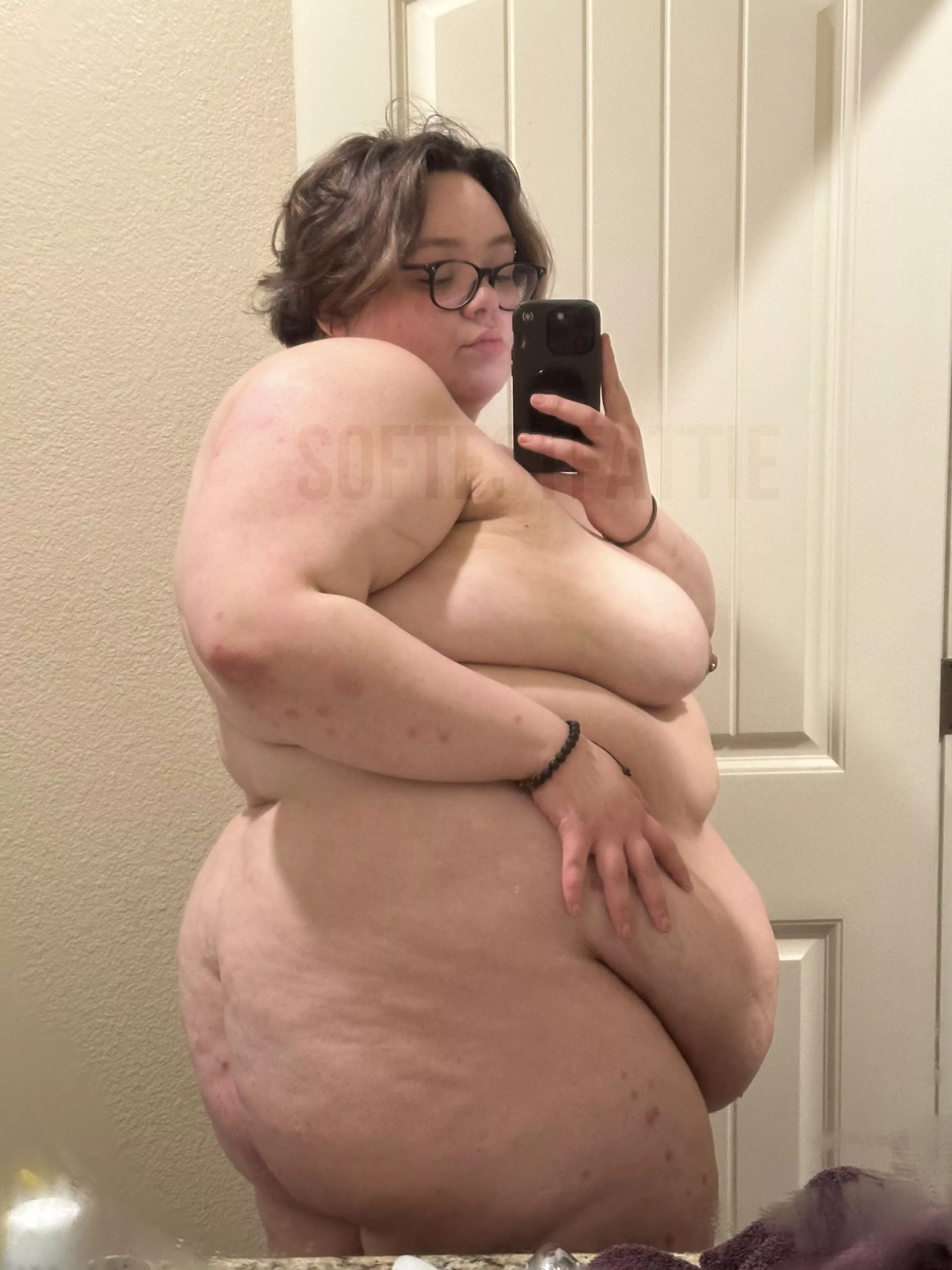 let’s have shower sex, i’m flexible enough posted by softestfattie