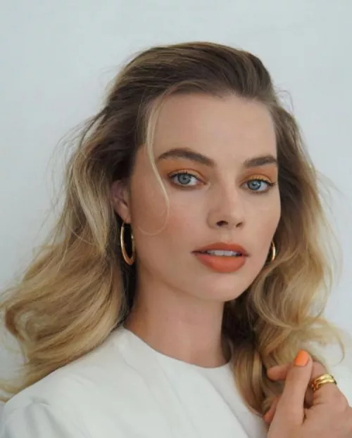 Margot Robbie by Candid-War855