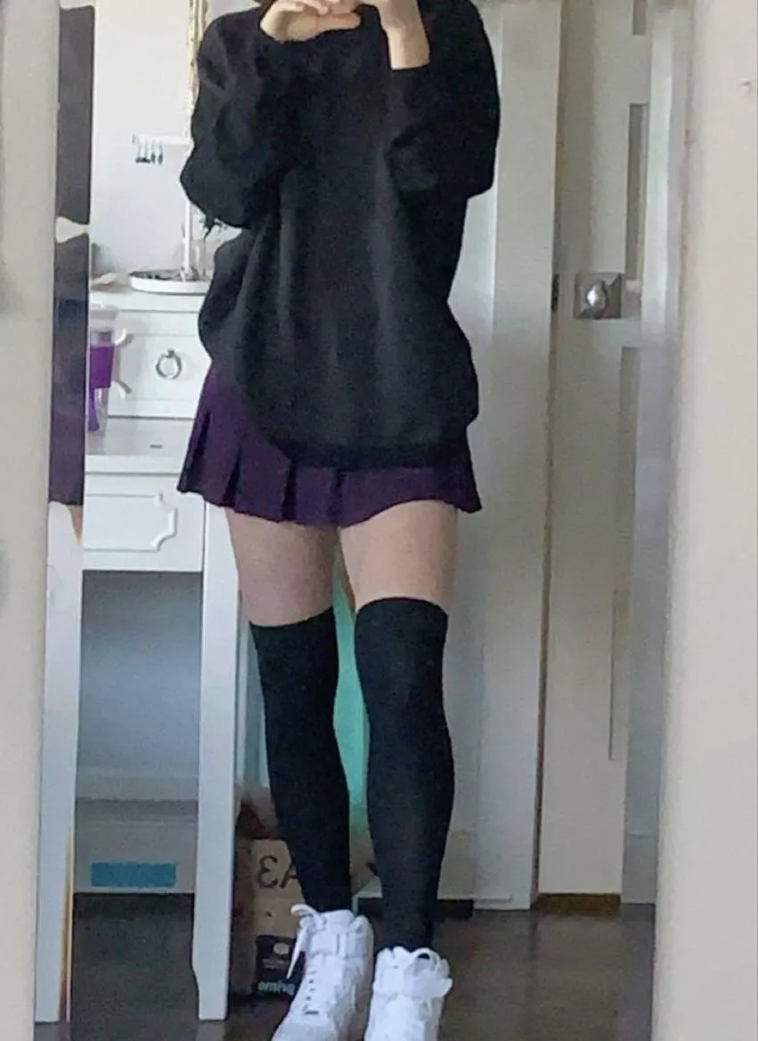 my outfit to go see a boy 🤭😭 posted by Azalealolzz