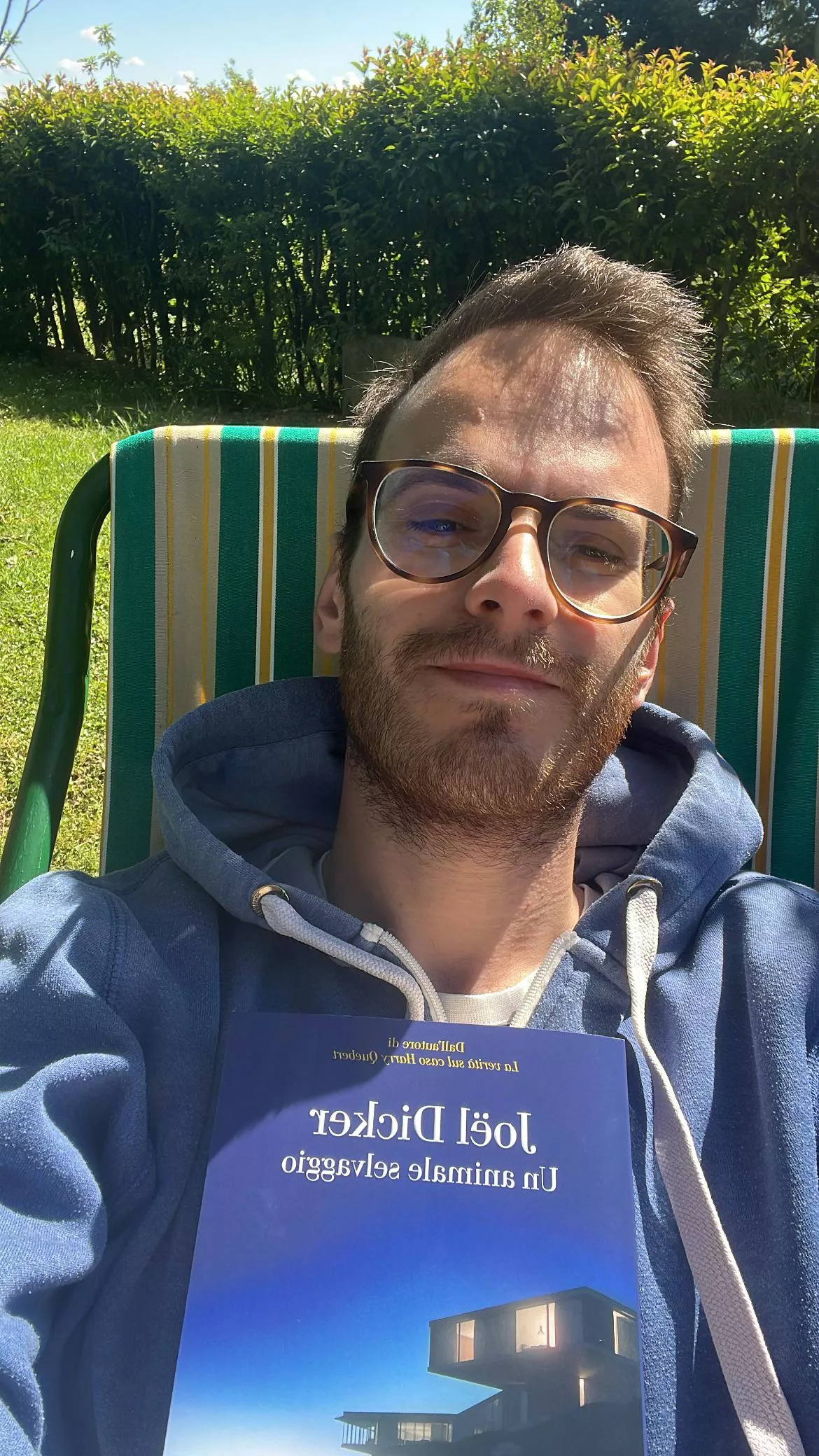 spending sunday morning reading in the garden >>> posted by fraxxx_98