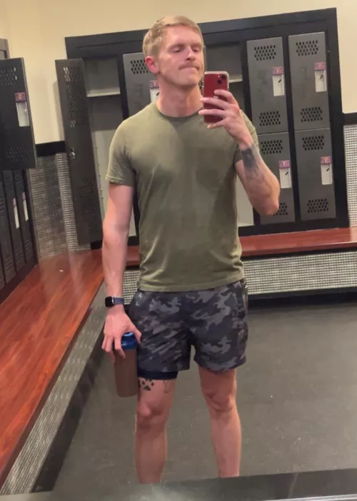 There was a sign that said ‘no selfies’ by warnern28